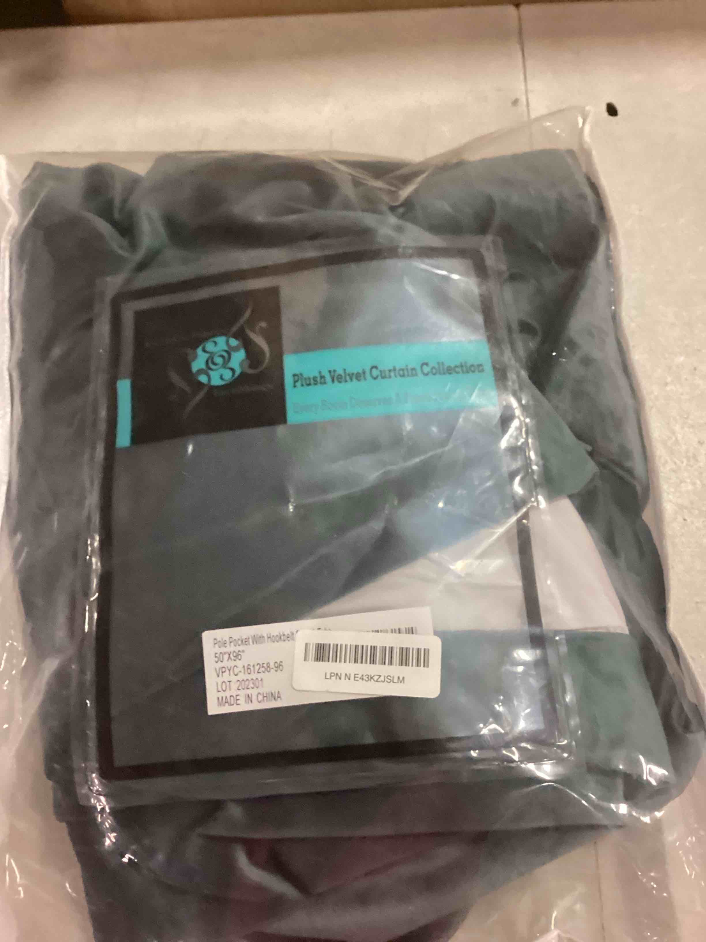 https://s3.amazonaws.com/lotting-images-prod/bidfta/BLU6414403_1722256904215.jpeg