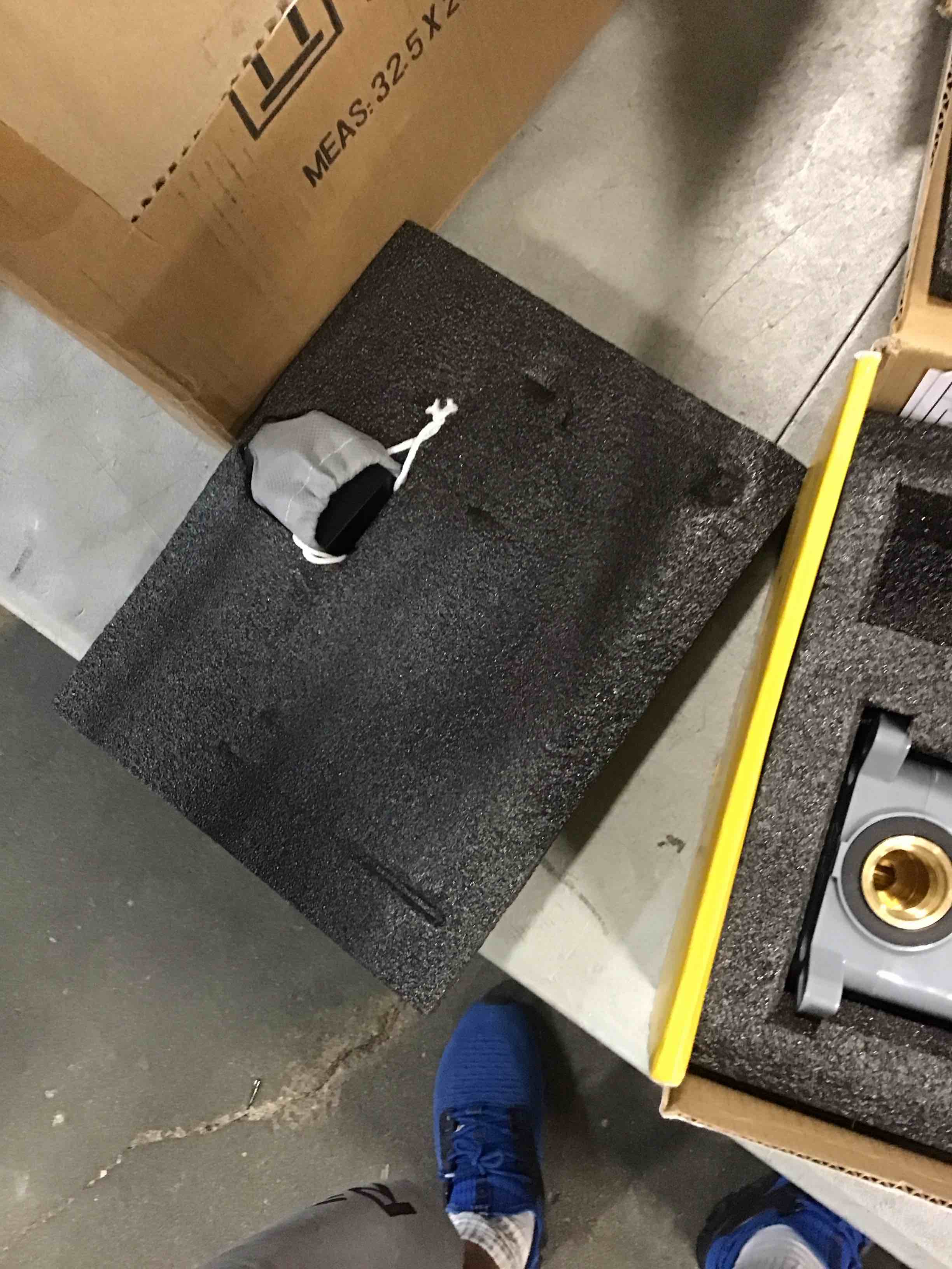 https://s3.amazonaws.com/lotting-images-prod/bidfta/BLU6414951_1719340964846.jpeg