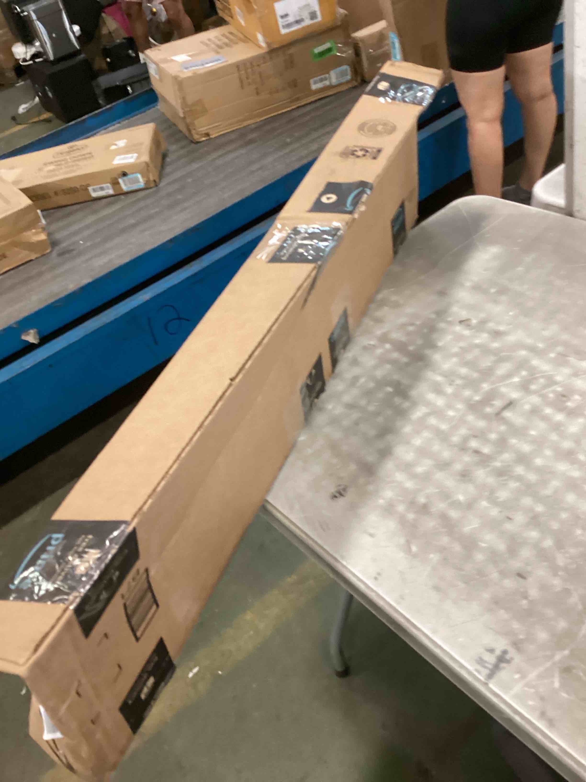 https://s3.amazonaws.com/lotting-images-prod/bidfta/BLU6415573_1720008395680.jpeg