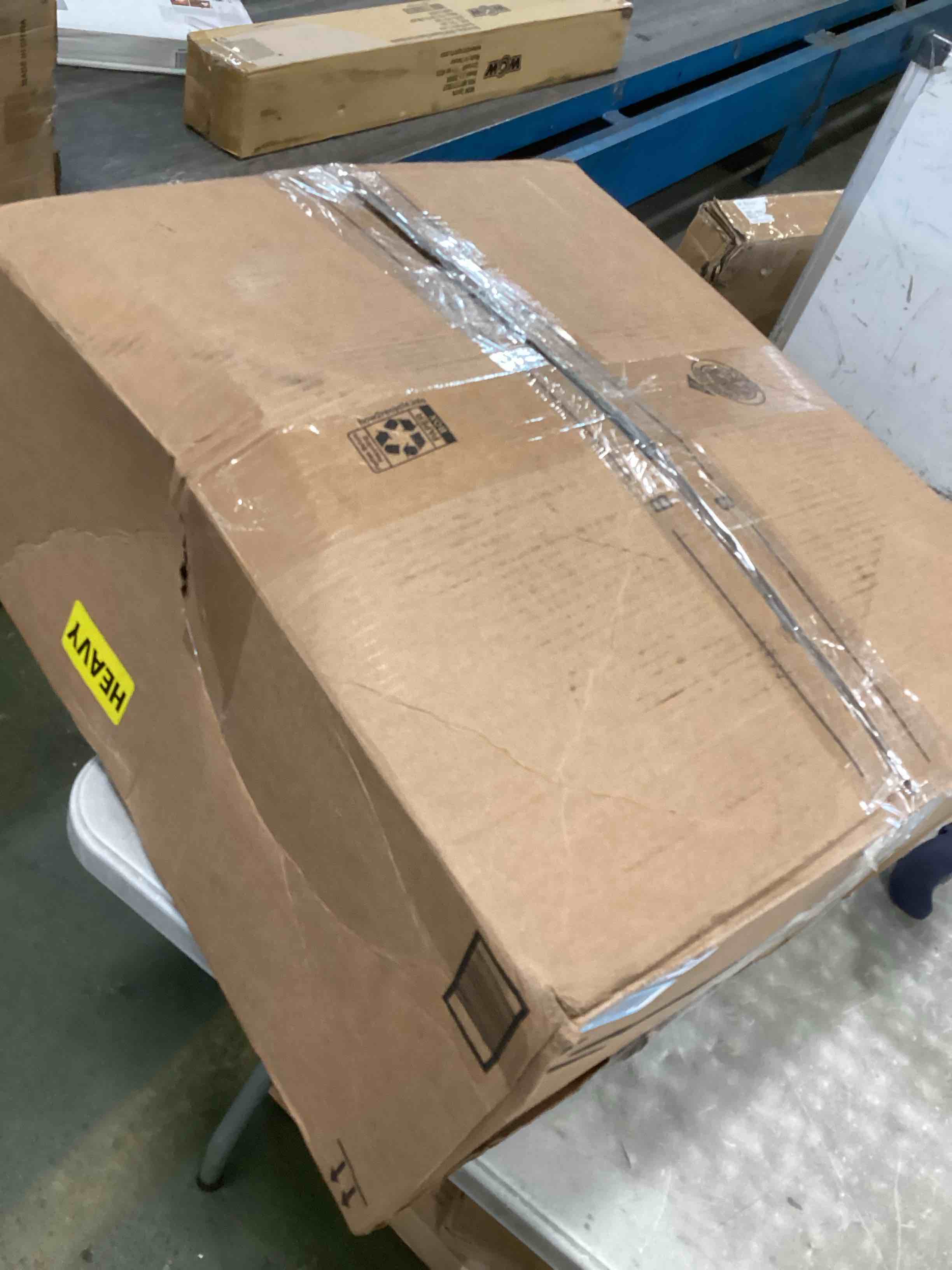 https://s3.amazonaws.com/lotting-images-prod/bidfta/BLU6415616_1720013595198.jpeg