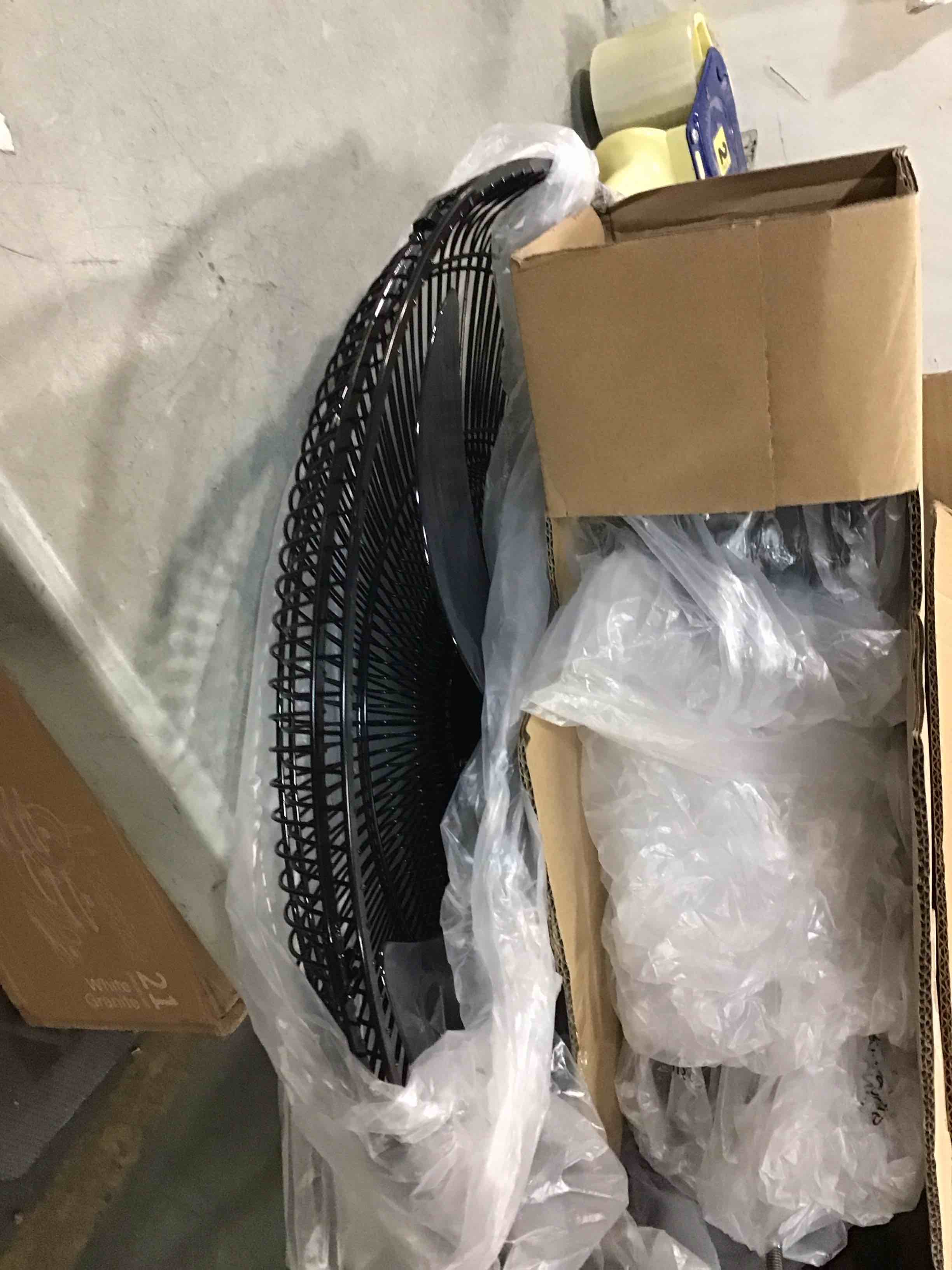 https://s3.amazonaws.com/lotting-images-prod/bidfta/BLU6415832_1720670524545.jpeg