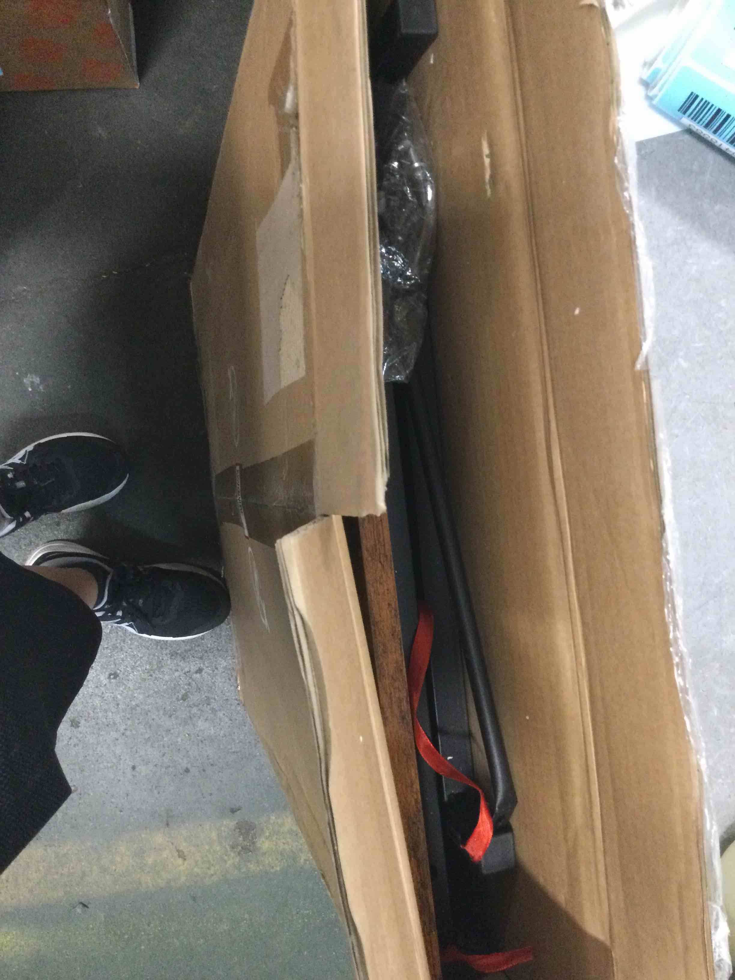 https://s3.amazonaws.com/lotting-images-prod/bidfta/BLU6418587_1722381633312.jpeg