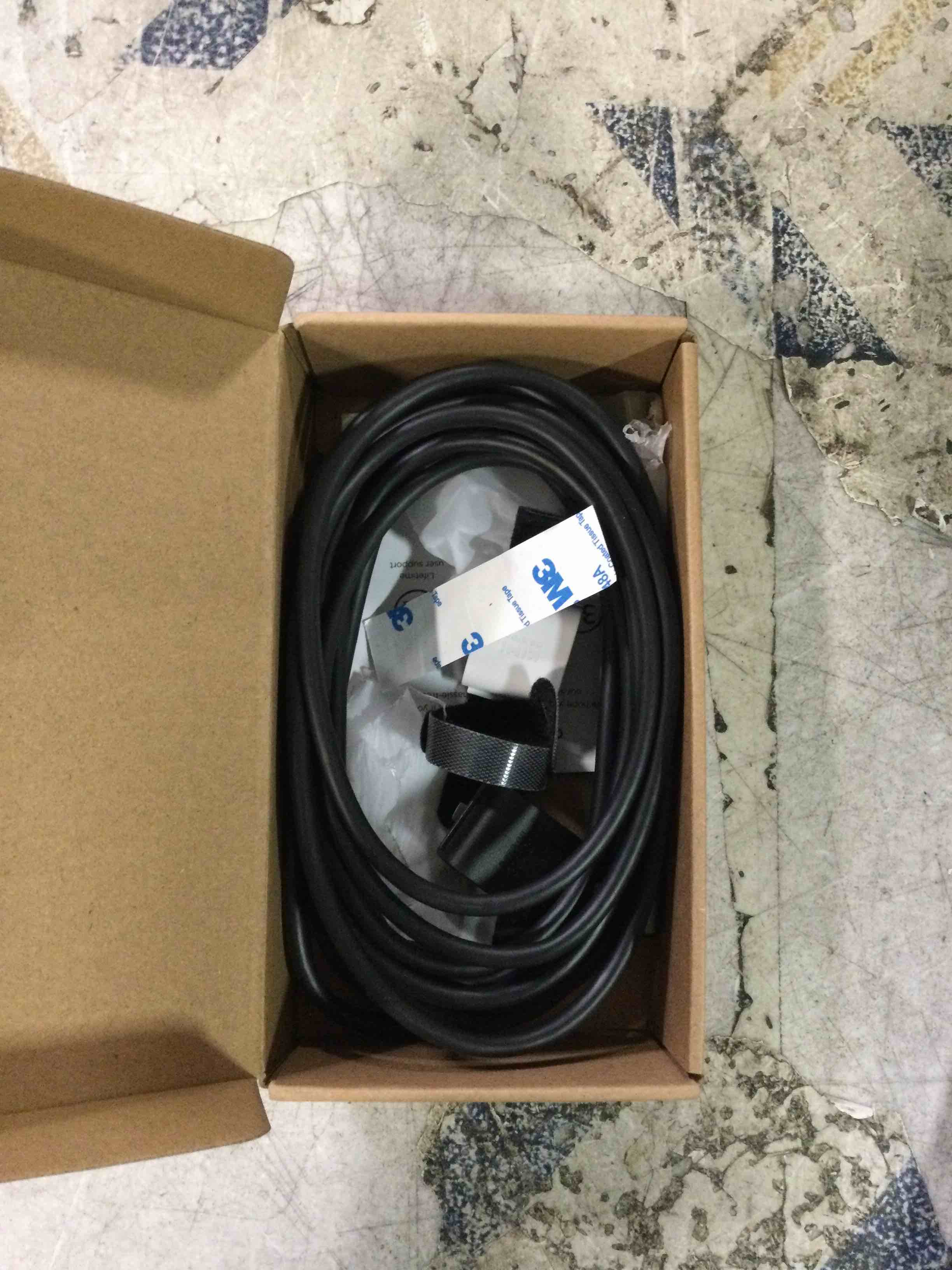 https://s3.amazonaws.com/lotting-images-prod/bidfta/BLU6418737_1722087889430.jpeg