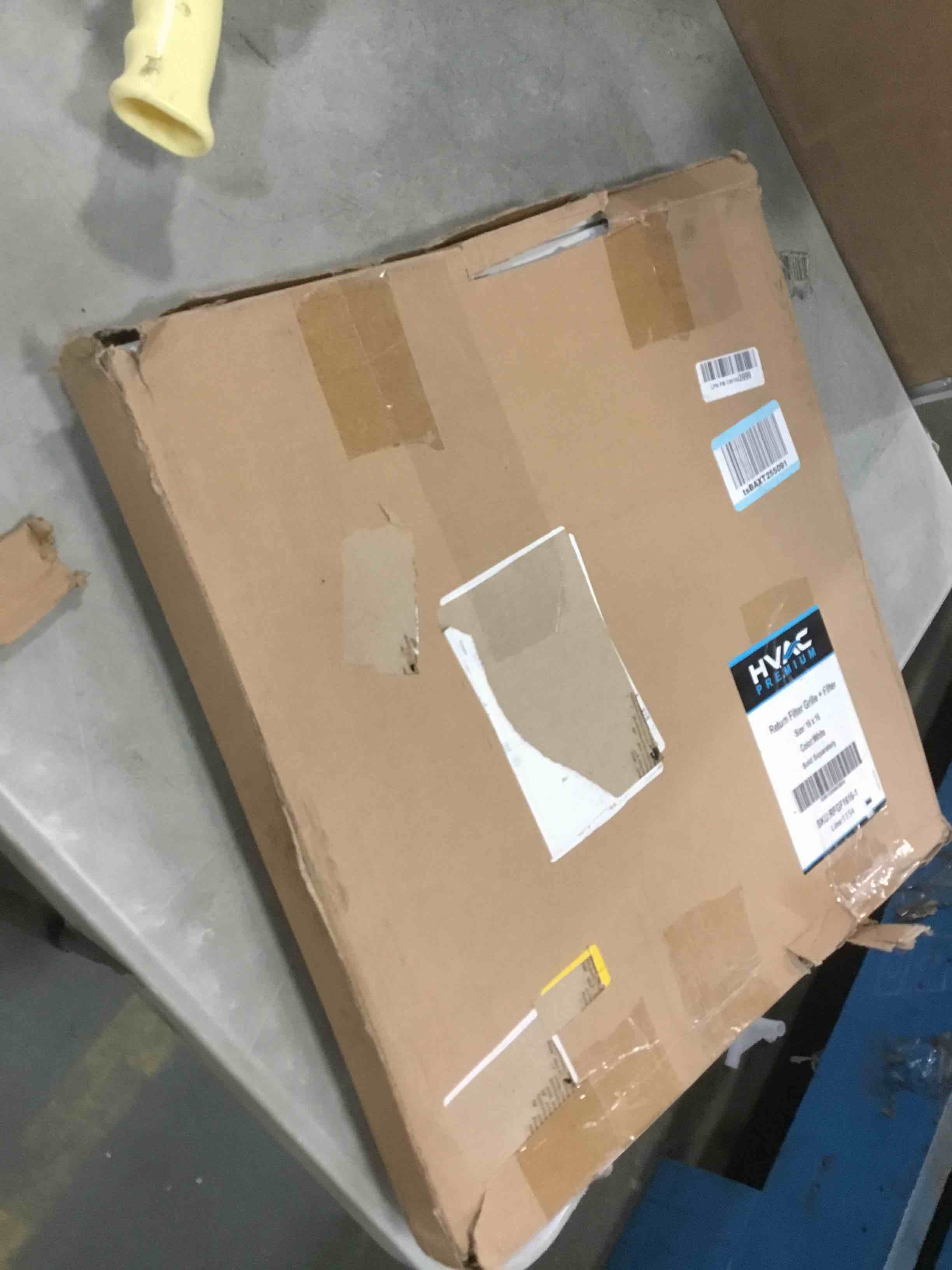 https://s3.amazonaws.com/lotting-images-prod/bidfta/BLU6418949_1715621733646.jpeg