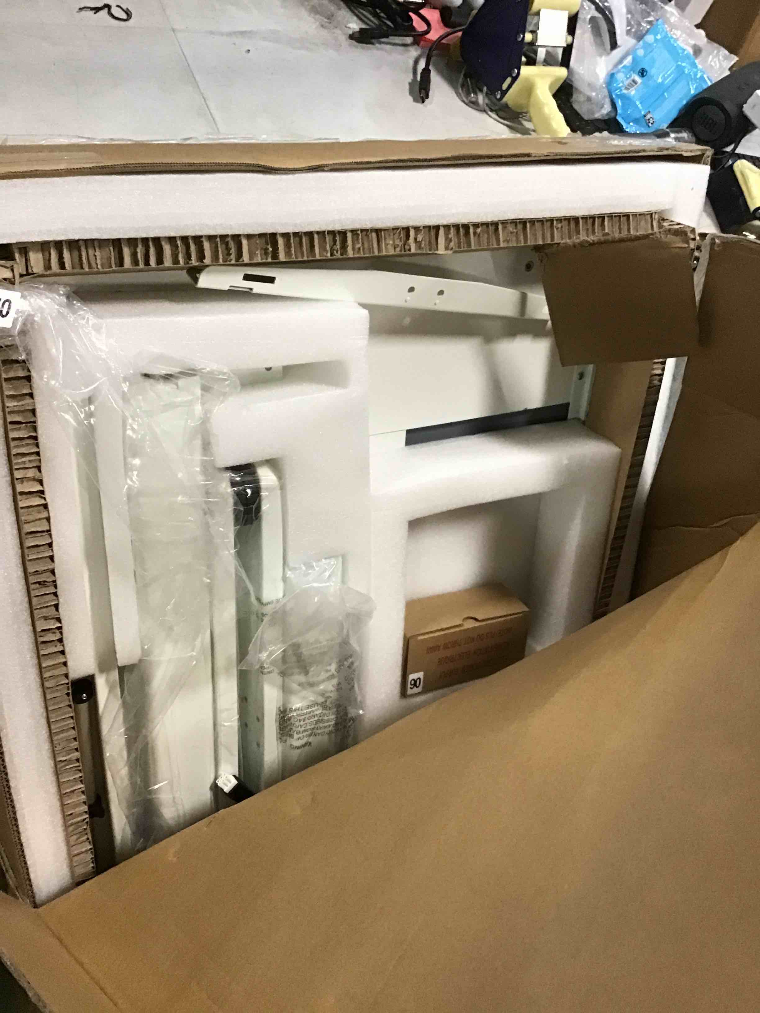 https://s3.amazonaws.com/lotting-images-prod/bidfta/BLU6419082_1715785577309.jpeg