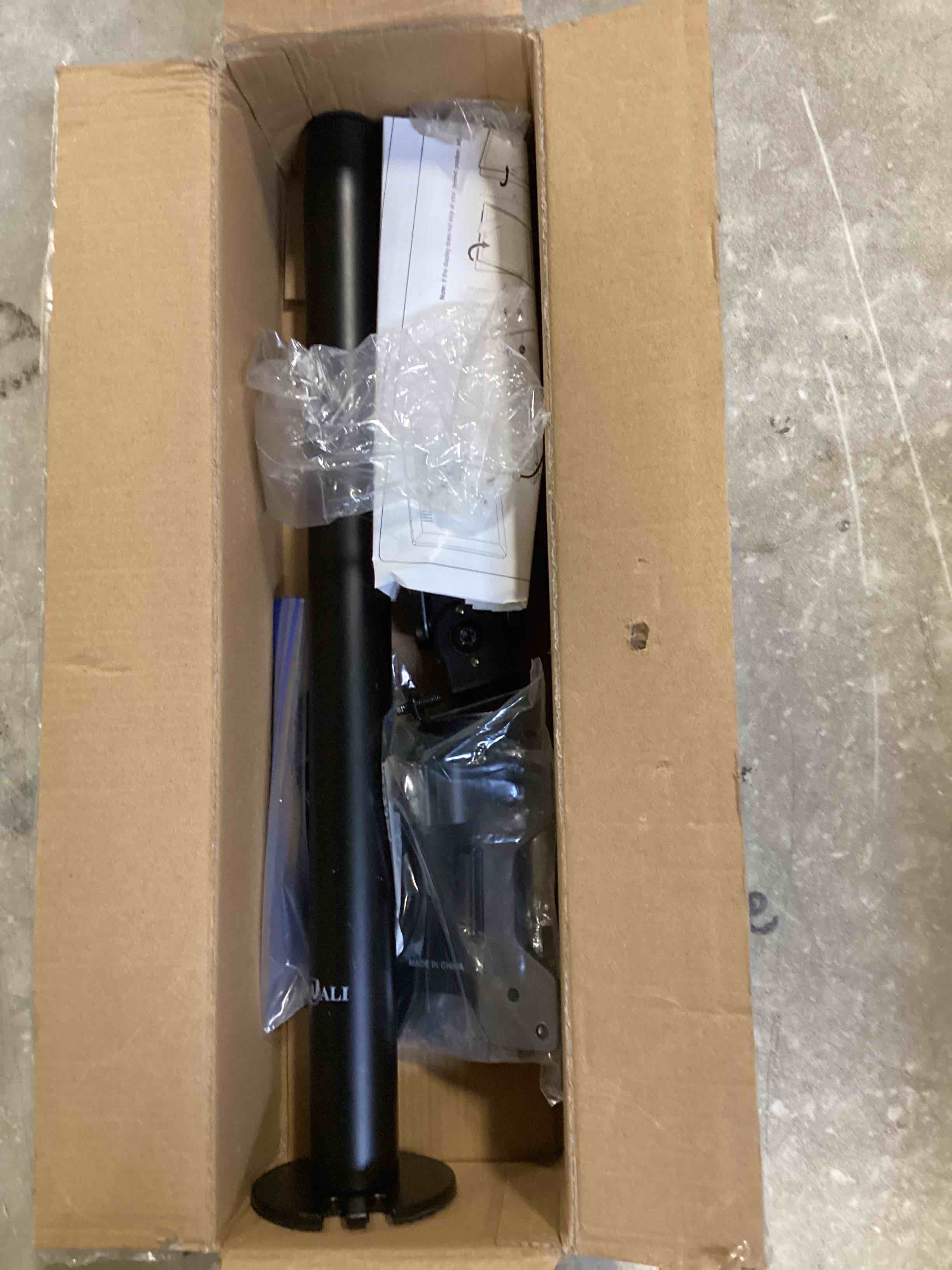 https://s3.amazonaws.com/lotting-images-prod/bidfta/BLU6419218_1716920696918.jpeg