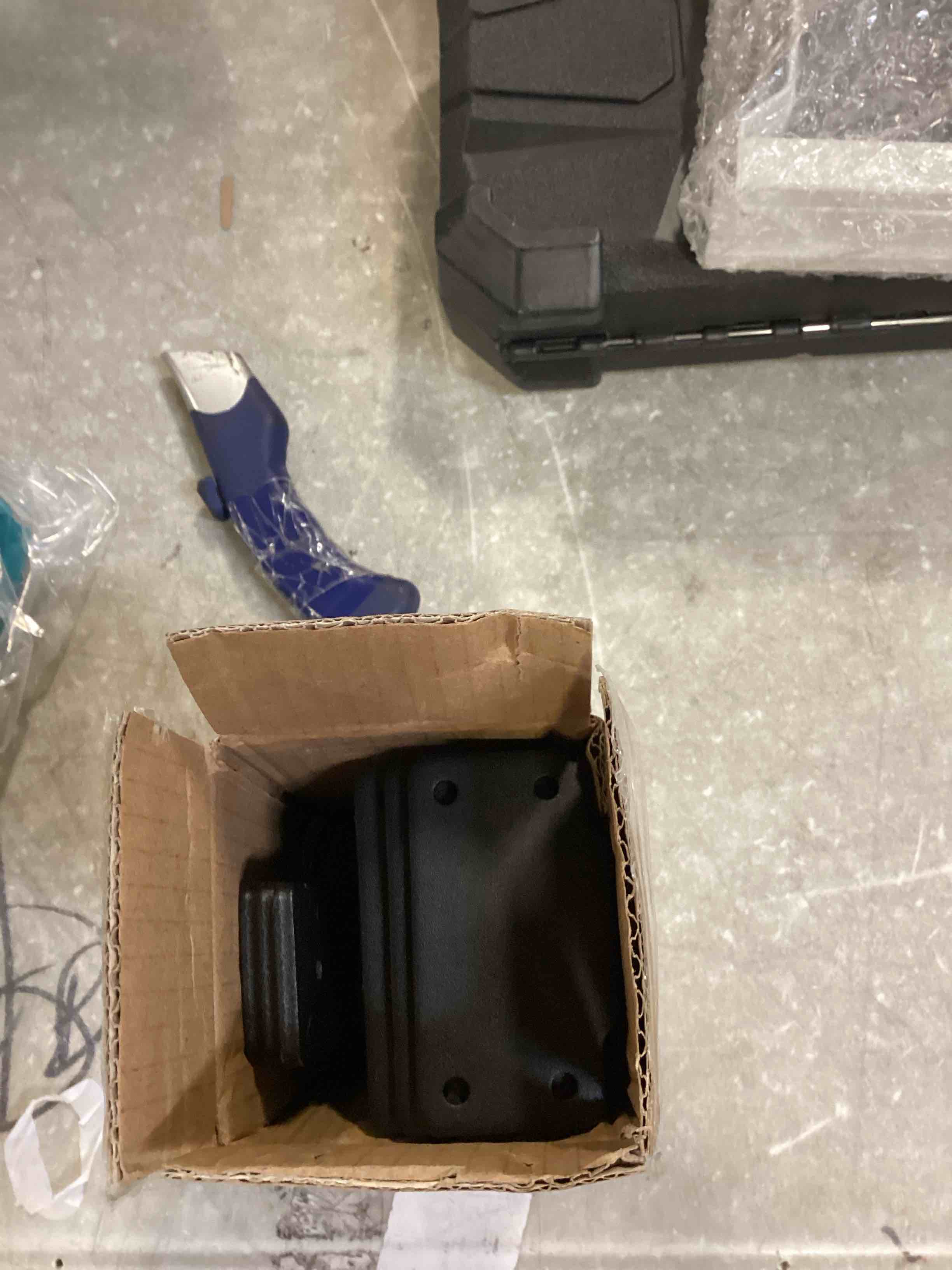 https://s3.amazonaws.com/lotting-images-prod/bidfta/BLU6419446_1717074292964.jpeg