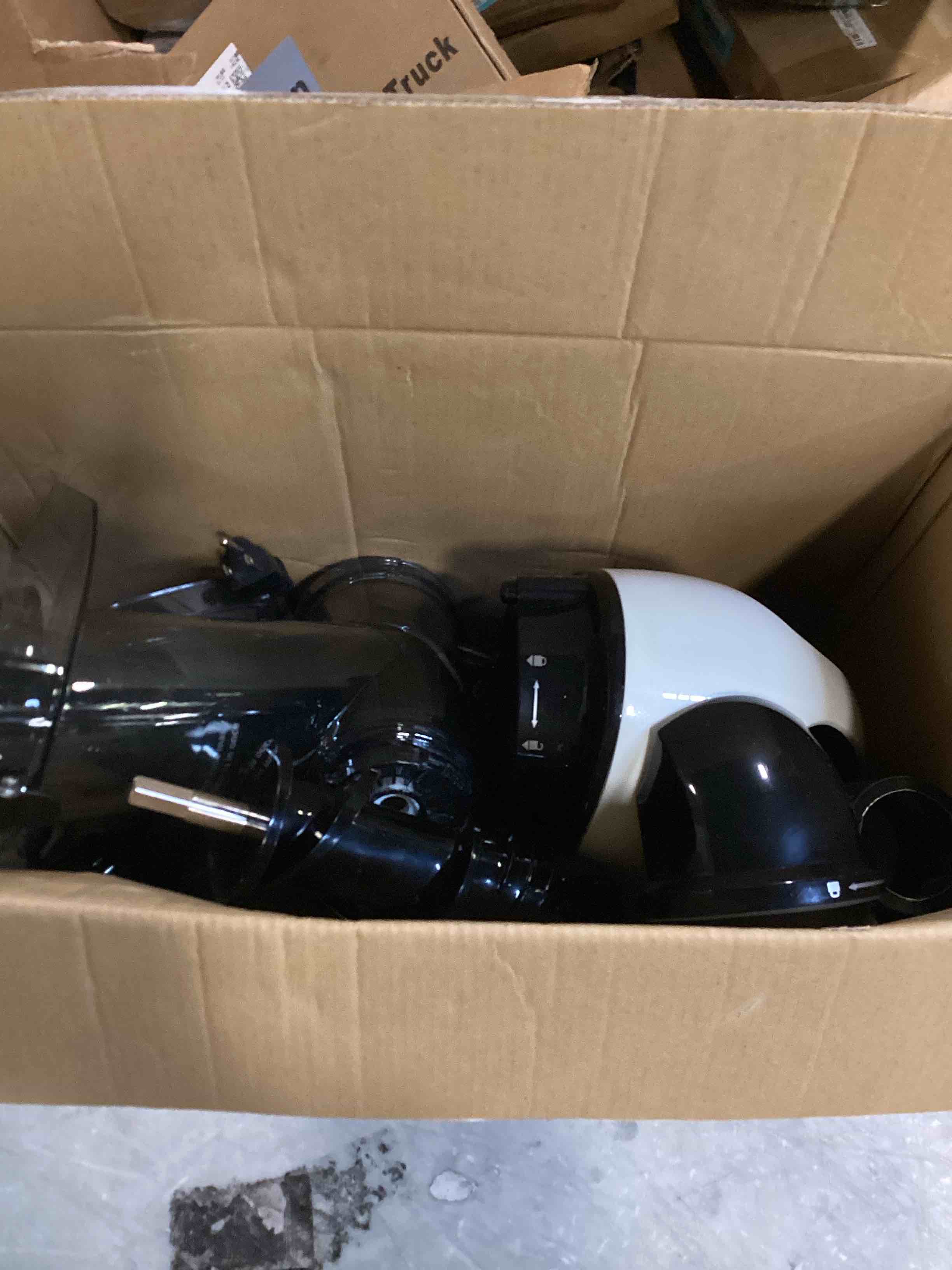 https://s3.amazonaws.com/lotting-images-prod/bidfta/BLU6419946_1717598576060.jpeg