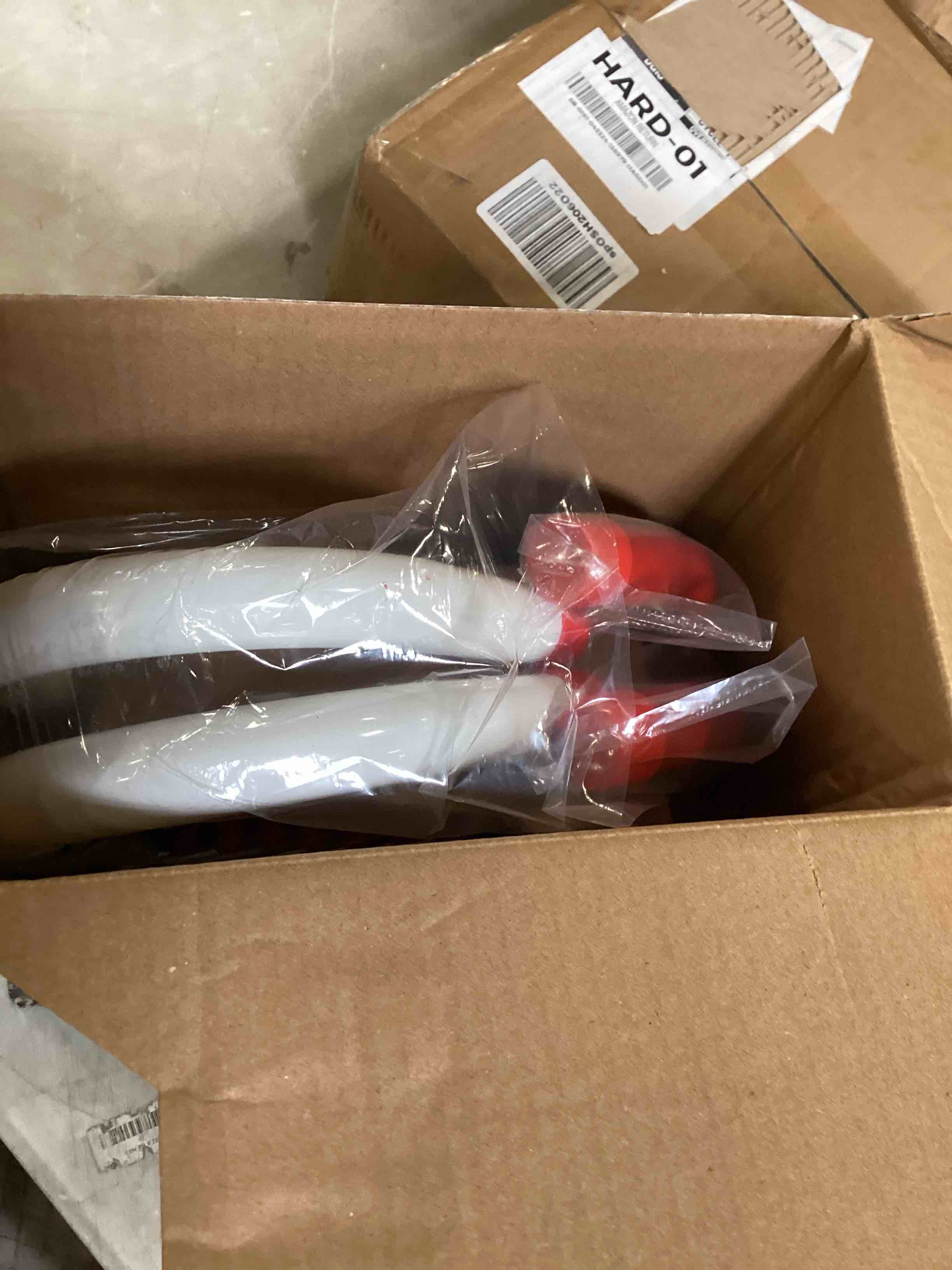 https://s3.amazonaws.com/lotting-images-prod/bidfta/BLU6420048_1717611953321.jpeg