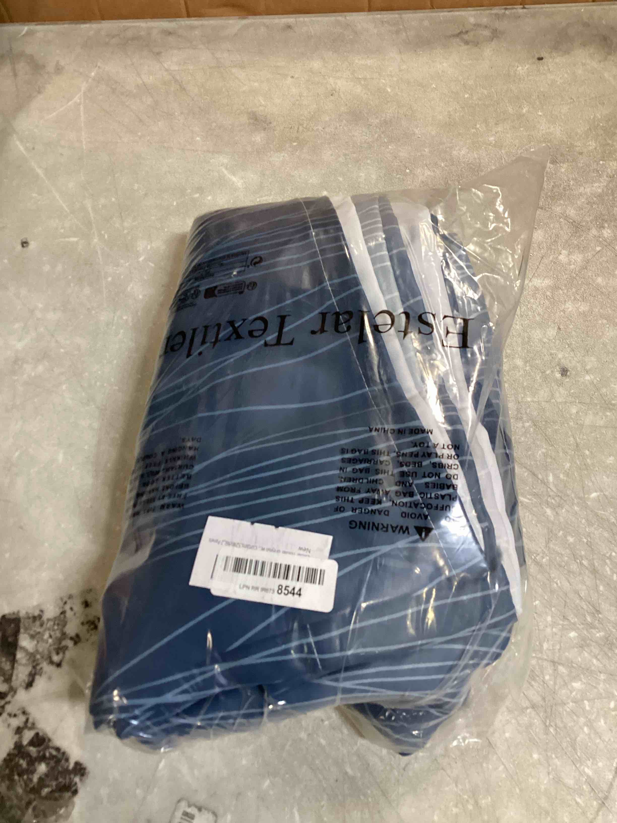 https://s3.amazonaws.com/lotting-images-prod/bidfta/BLU6420053_1717612914996.jpeg