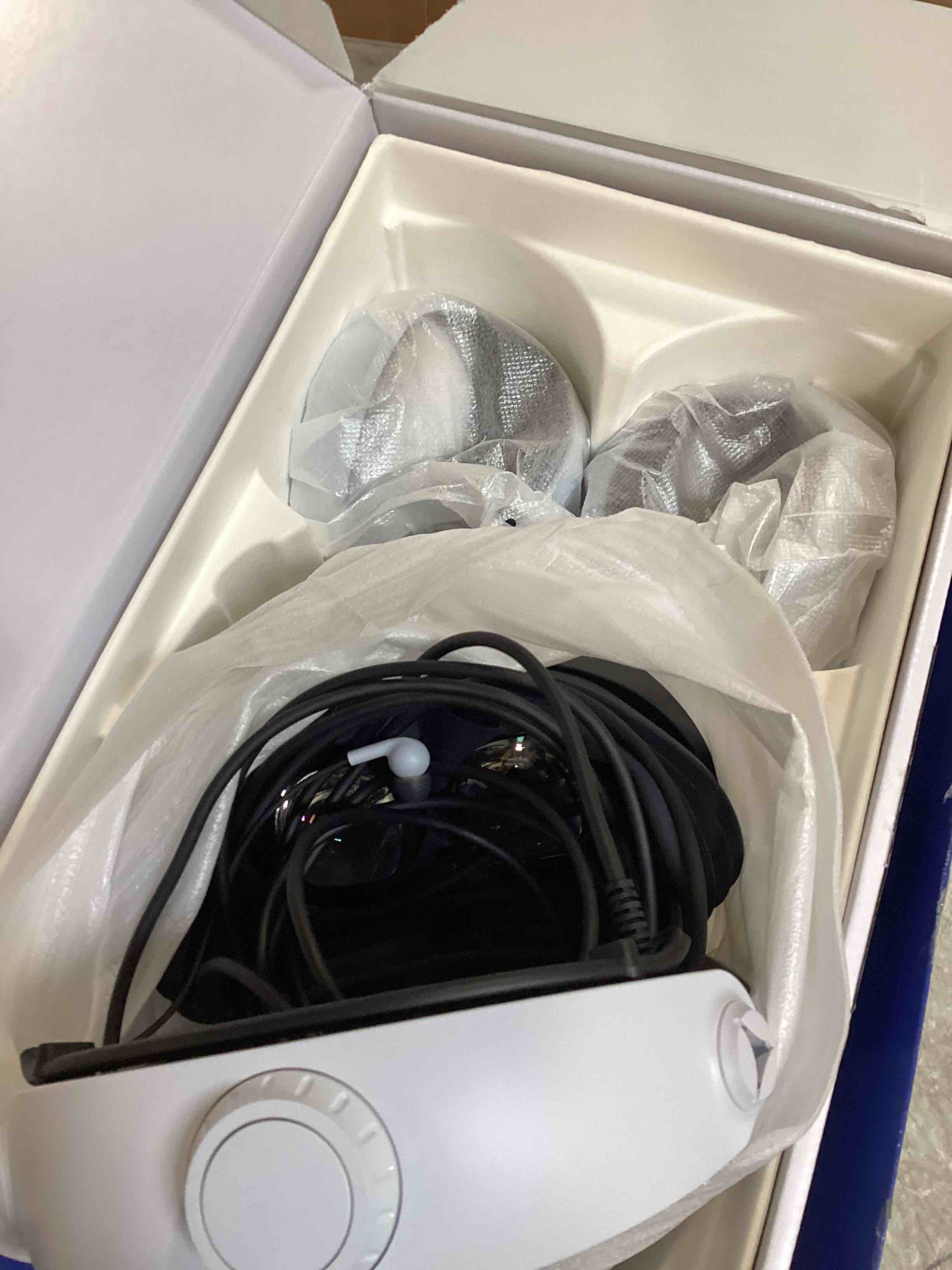 https://s3.amazonaws.com/lotting-images-prod/bidfta/BLU6420203_1717685307380.jpeg