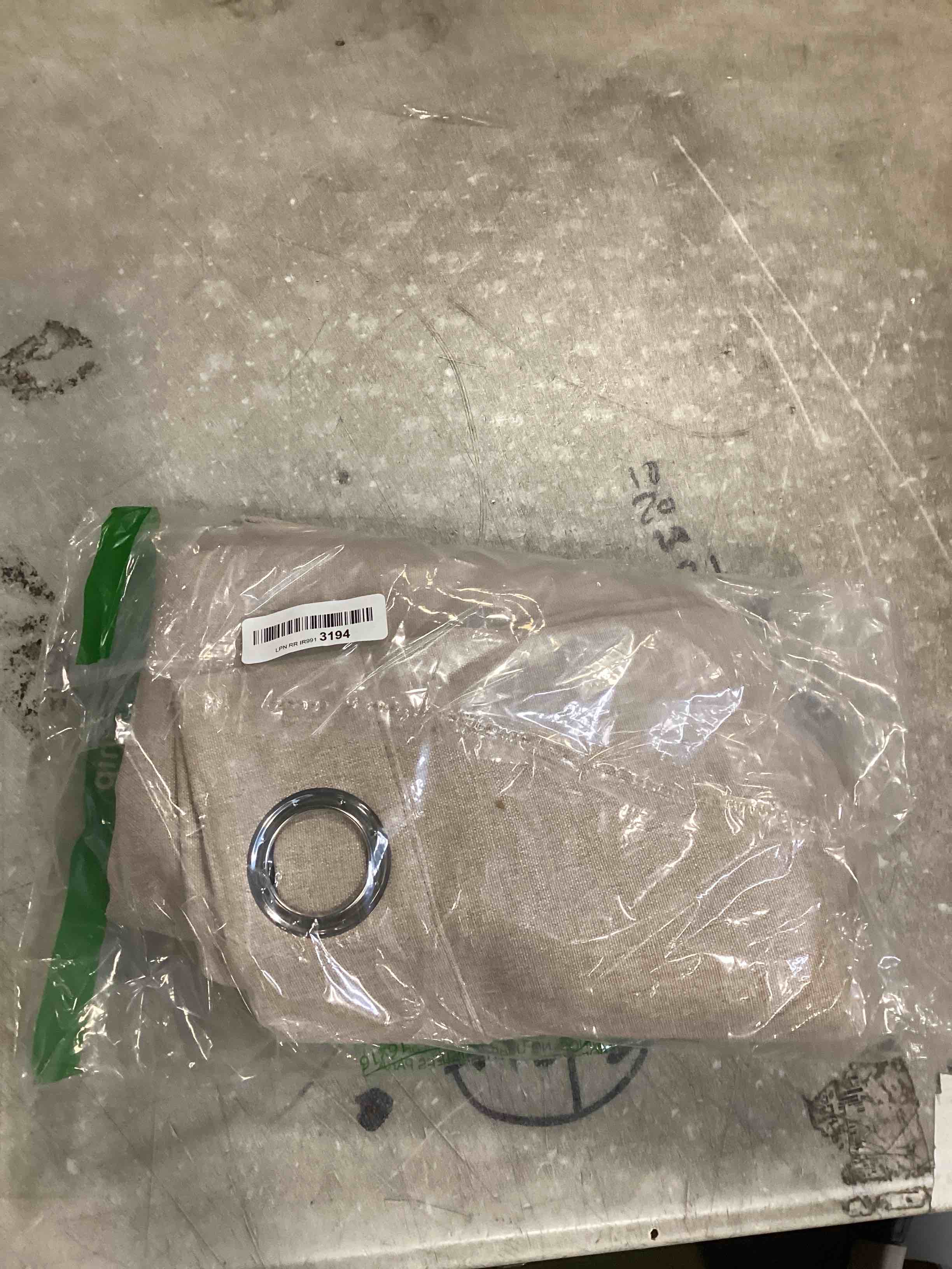 https://s3.amazonaws.com/lotting-images-prod/bidfta/BLU6420353_1717704347728.jpeg