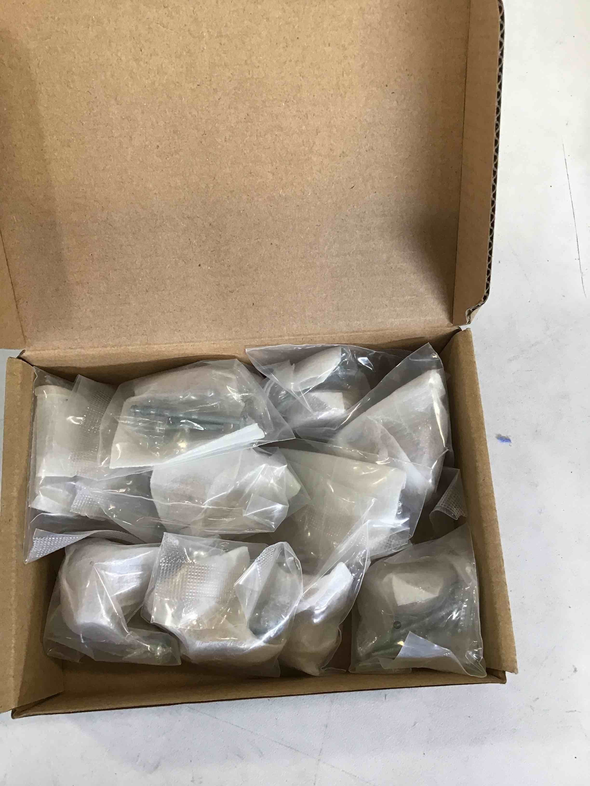 https://s3.amazonaws.com/lotting-images-prod/bidfta/BLU6428207_1718230487335.jpeg
