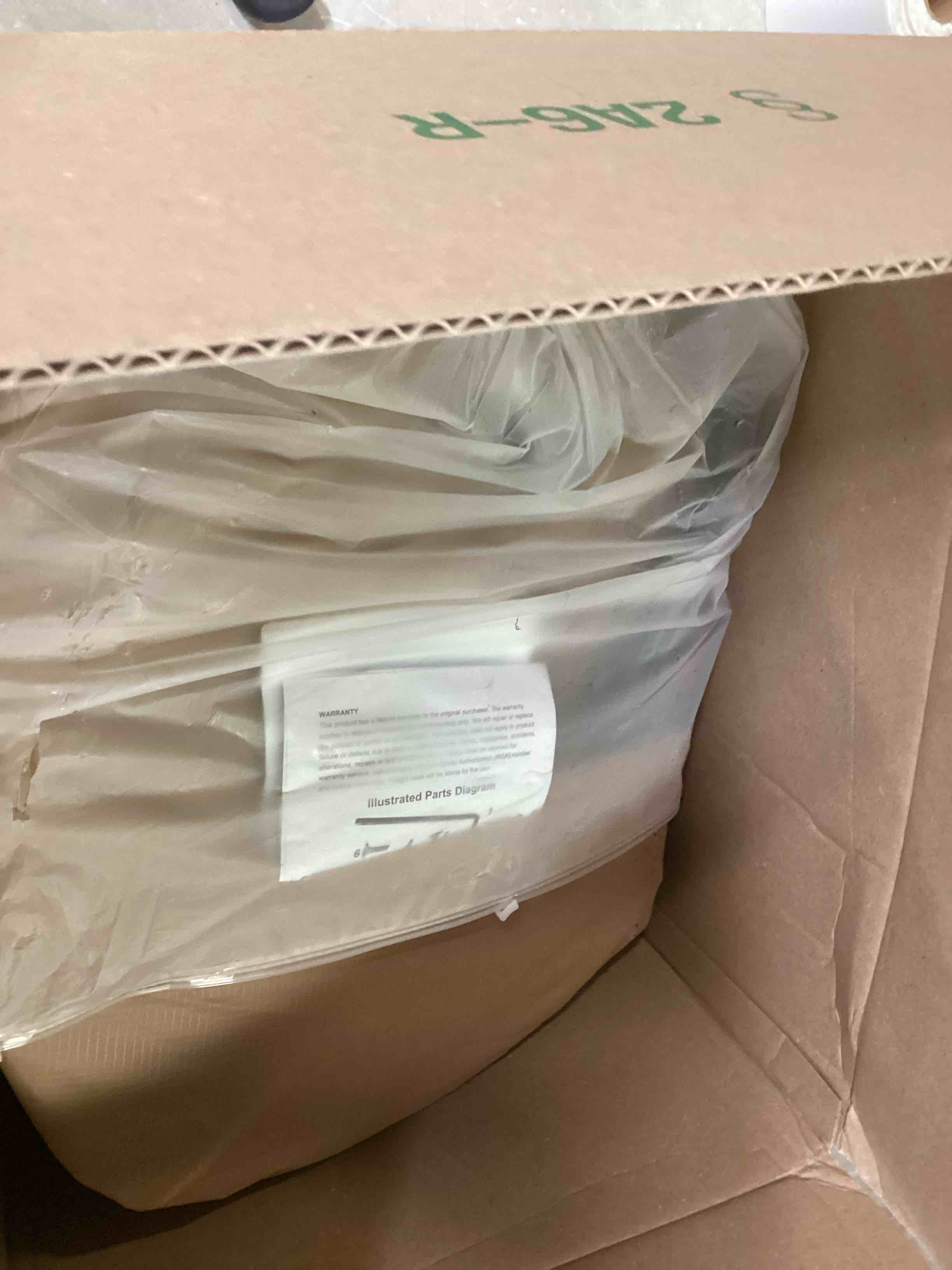 https://s3.amazonaws.com/lotting-images-prod/bidfta/BLU6431125_1718113171302.jpeg