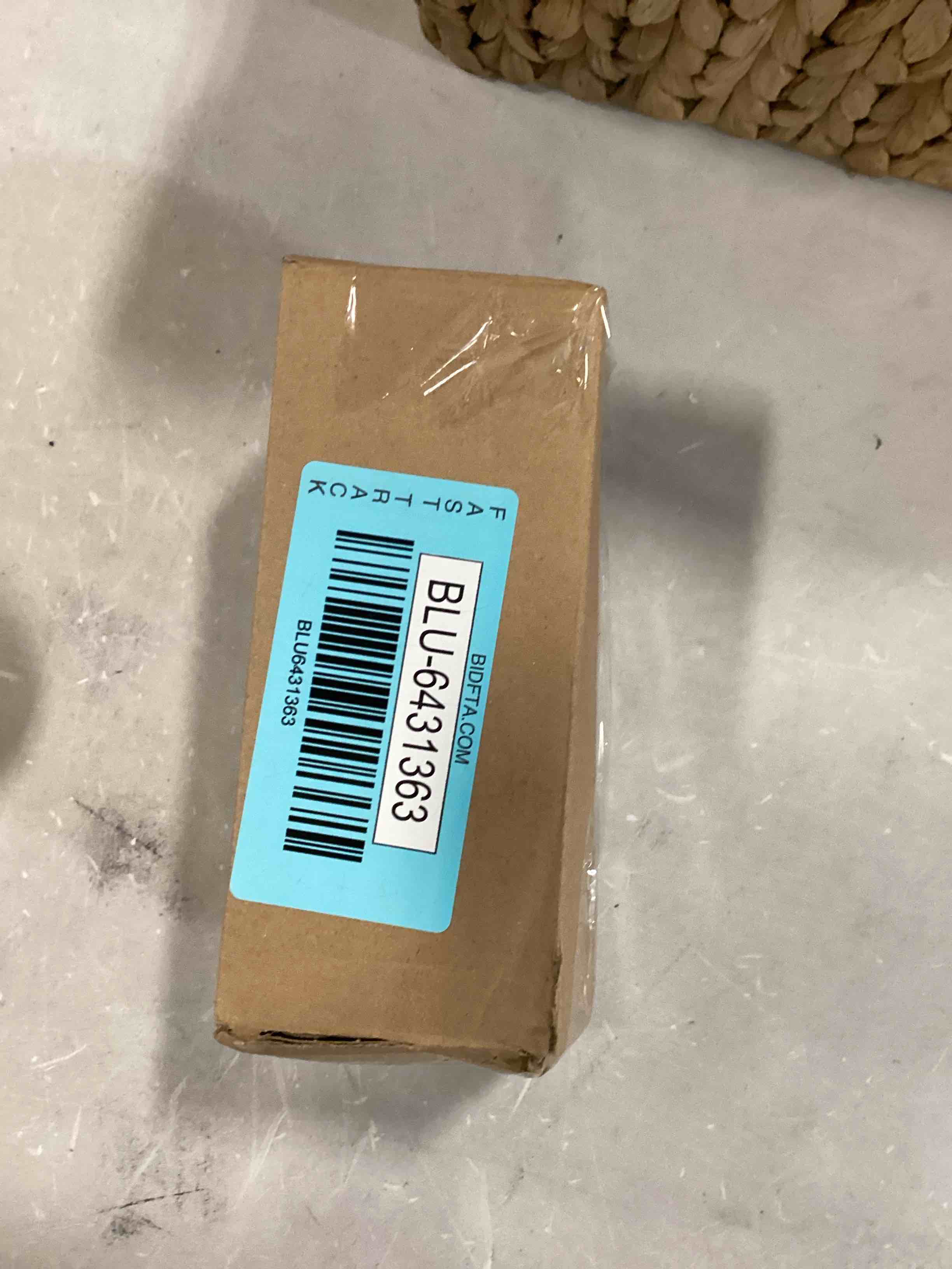 https://s3.amazonaws.com/lotting-images-prod/bidfta/BLU6431363_1718204683129.jpeg