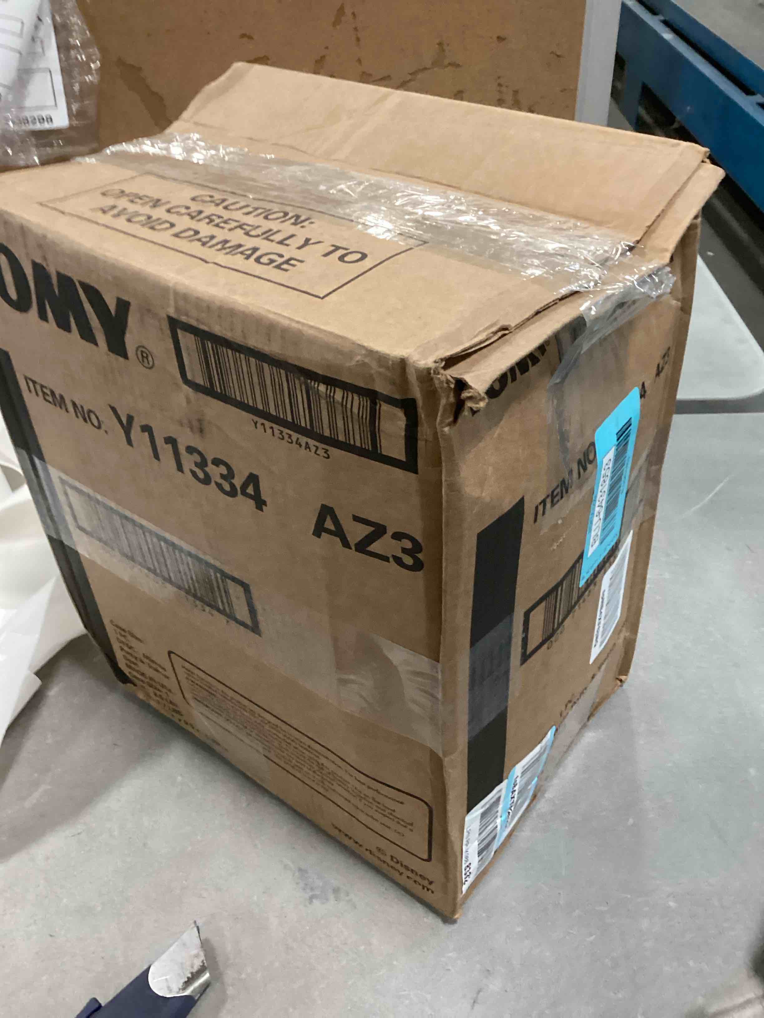 https://s3.amazonaws.com/lotting-images-prod/bidfta/BLU6431853_1718369443180.jpeg
