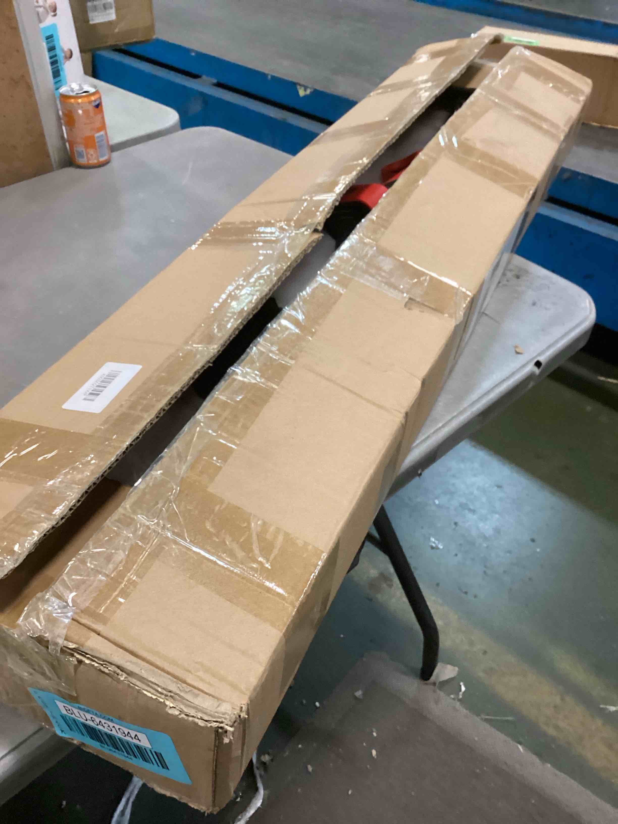 https://s3.amazonaws.com/lotting-images-prod/bidfta/BLU6431944_1718378401061.jpeg