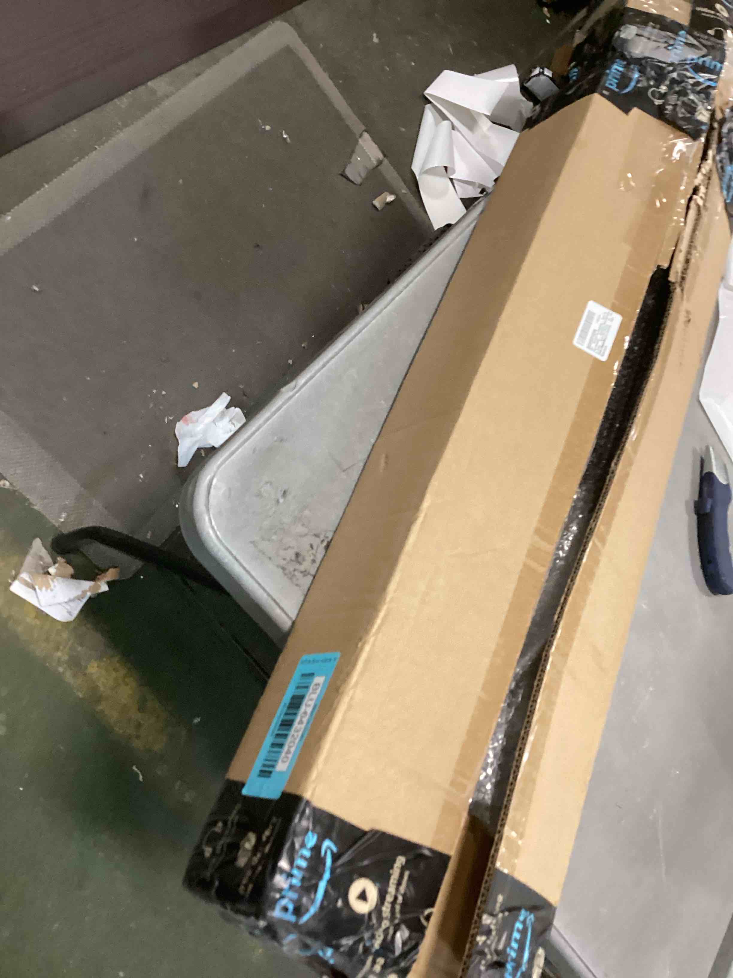 https://s3.amazonaws.com/lotting-images-prod/bidfta/BLU6432040_1718389232702.jpeg