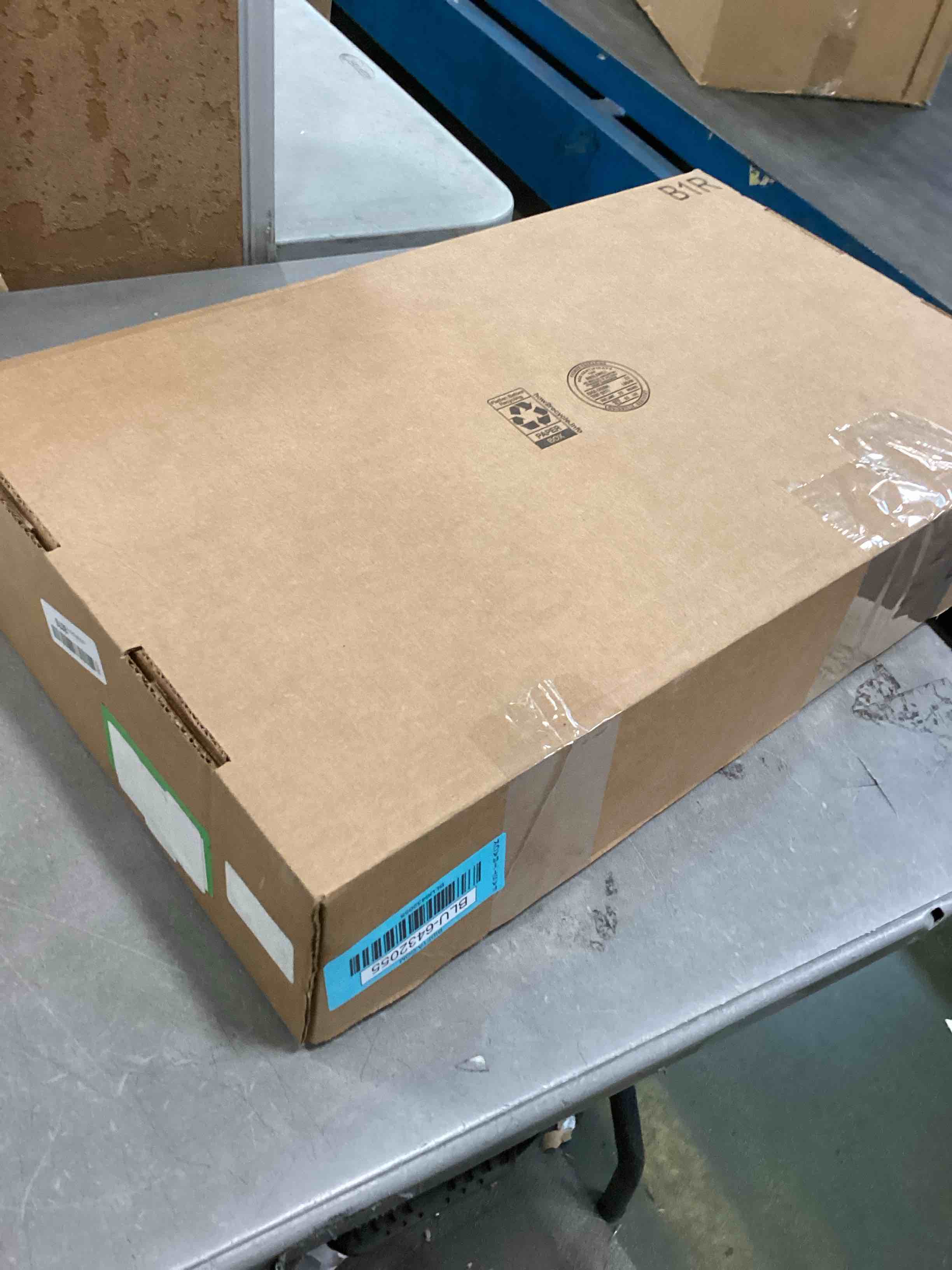 https://s3.amazonaws.com/lotting-images-prod/bidfta/BLU6432055_1718391297136.jpeg