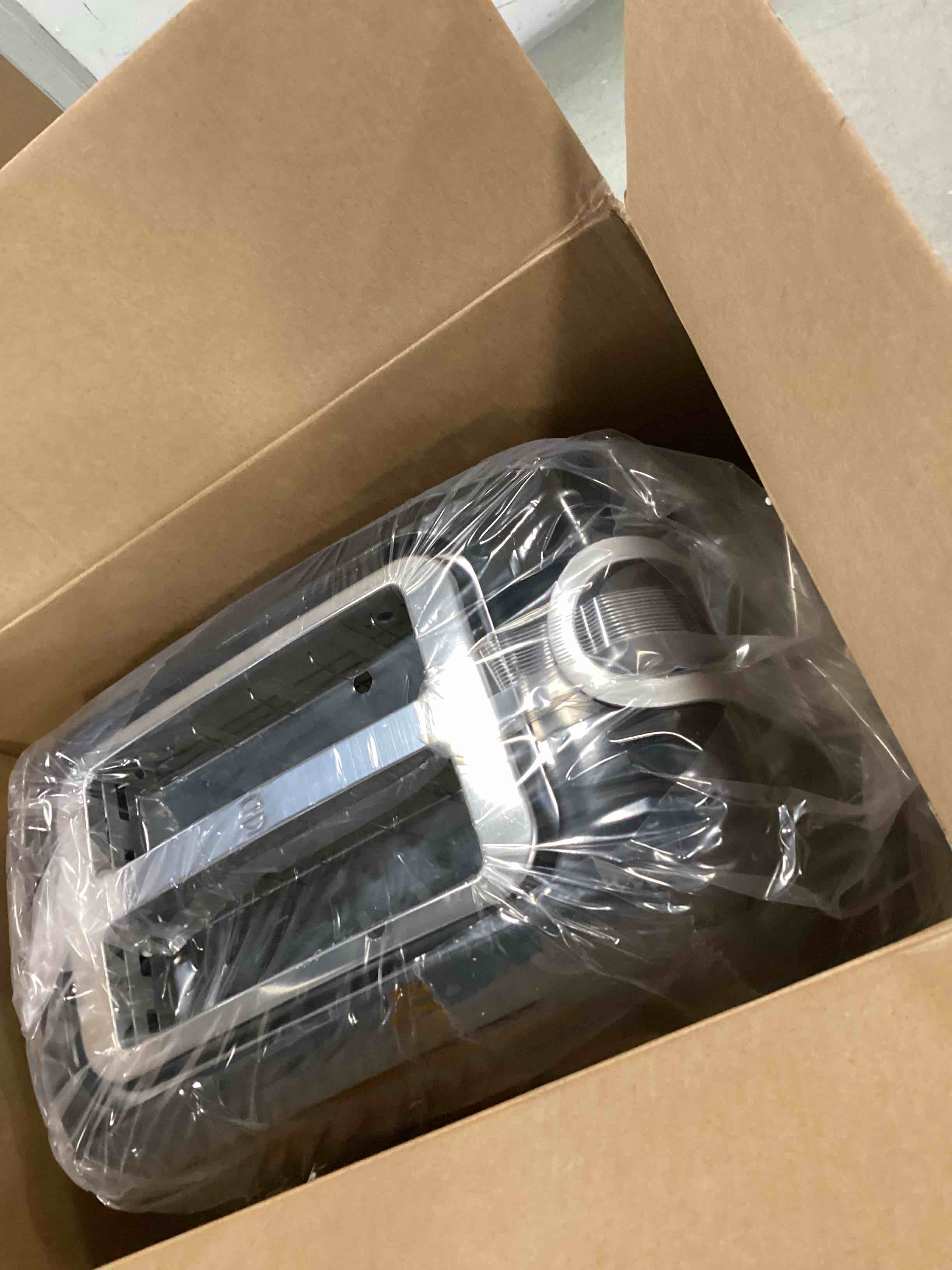 https://s3.amazonaws.com/lotting-images-prod/bidfta/BLU6432324_1718624695805.jpeg