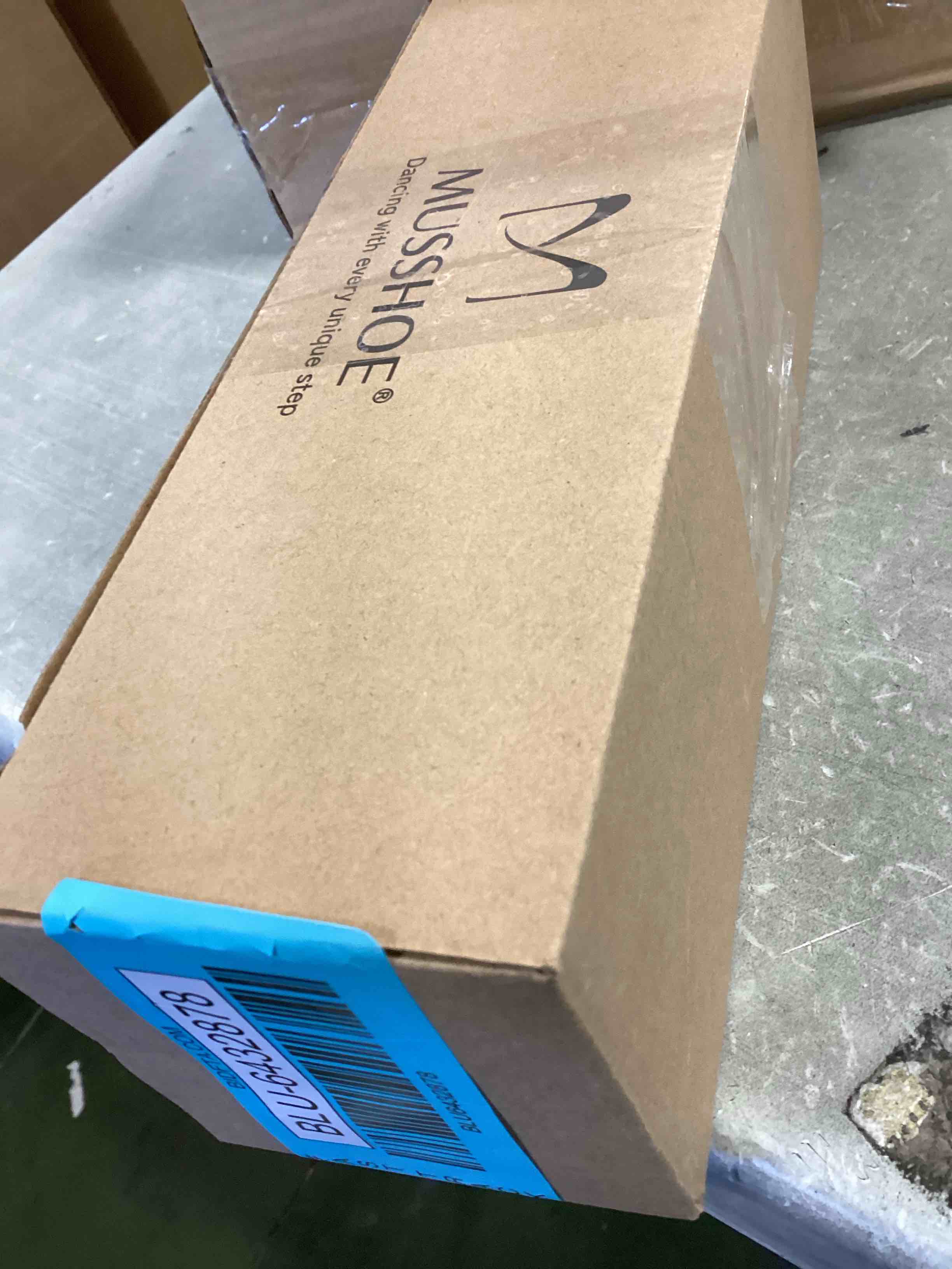 https://s3.amazonaws.com/lotting-images-prod/bidfta/BLU6432878_1718110346085.jpeg