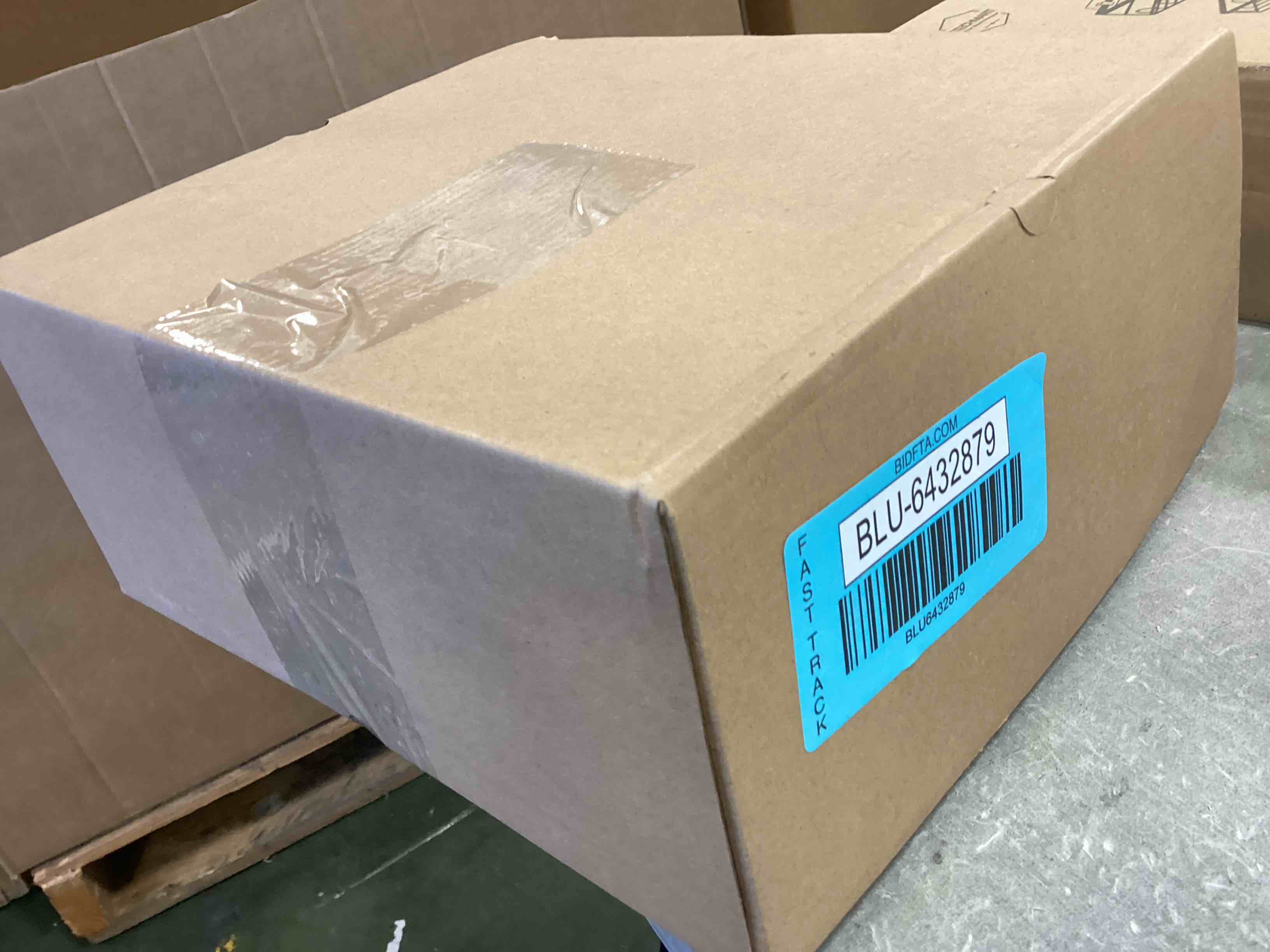 https://s3.amazonaws.com/lotting-images-prod/bidfta/BLU6432879_1718110555903.jpeg