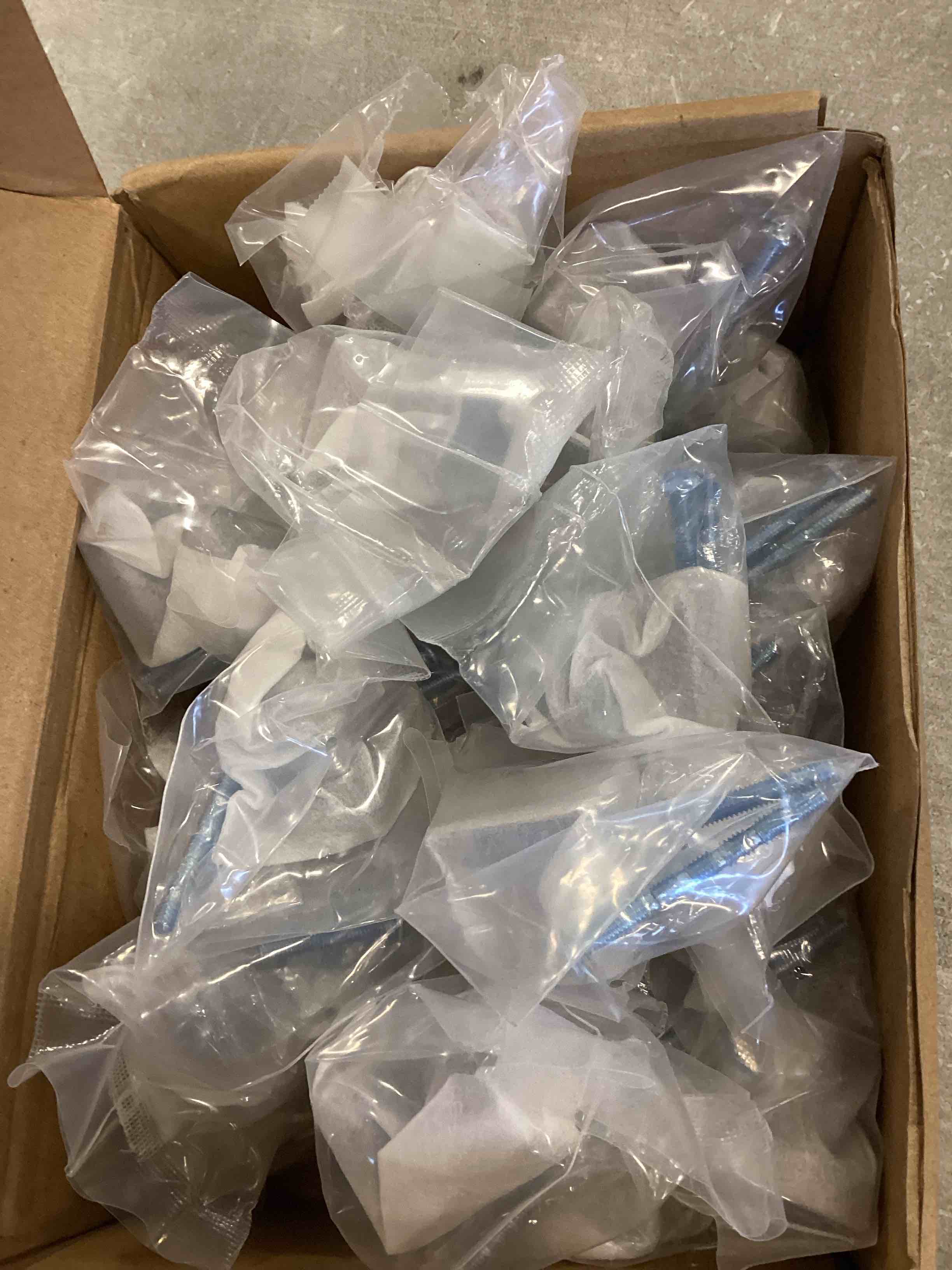 https://s3.amazonaws.com/lotting-images-prod/bidfta/BLU6432919_1718115985014.jpeg