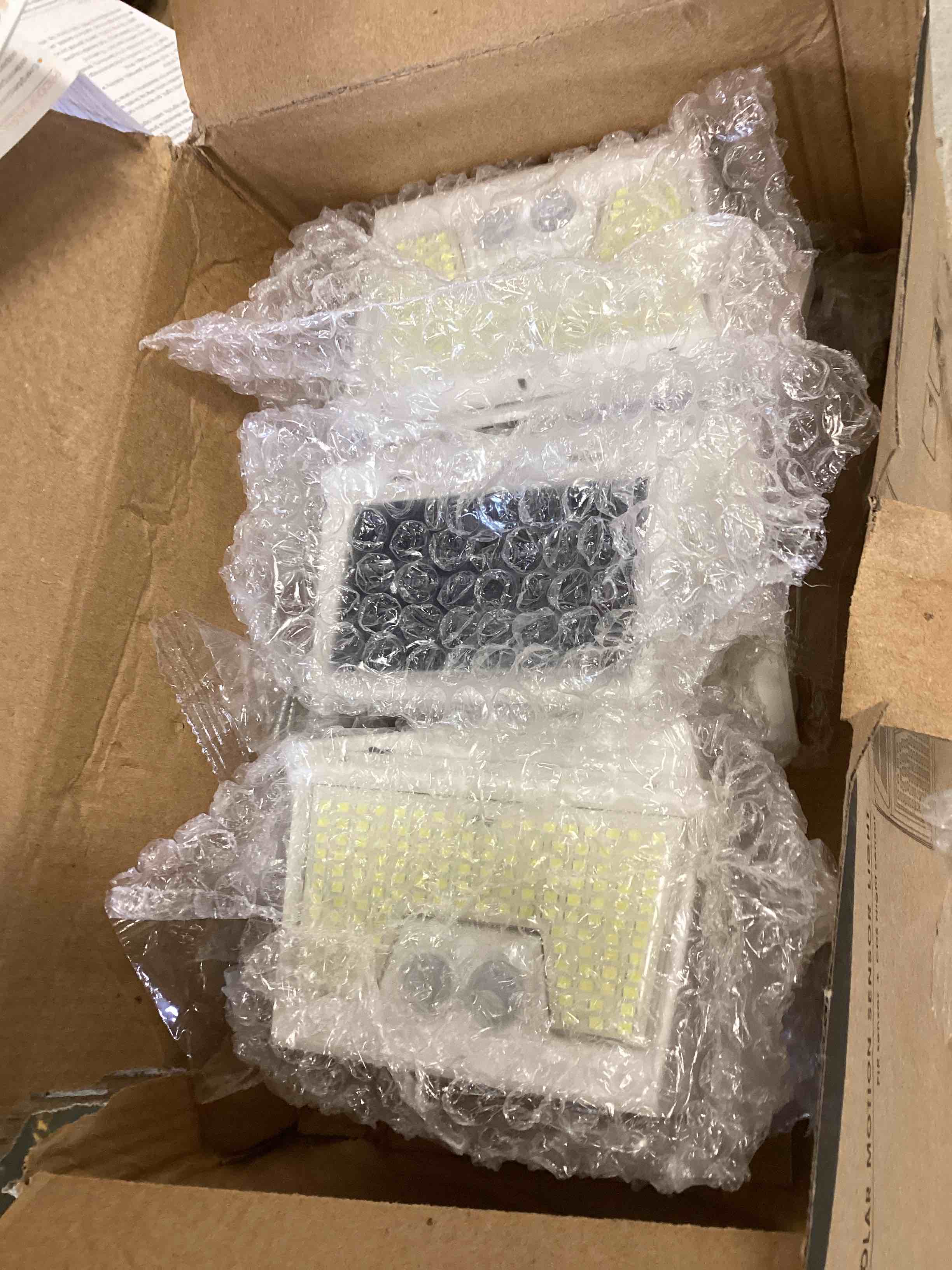 https://s3.amazonaws.com/lotting-images-prod/bidfta/BLU6433049_1718132349833.jpeg