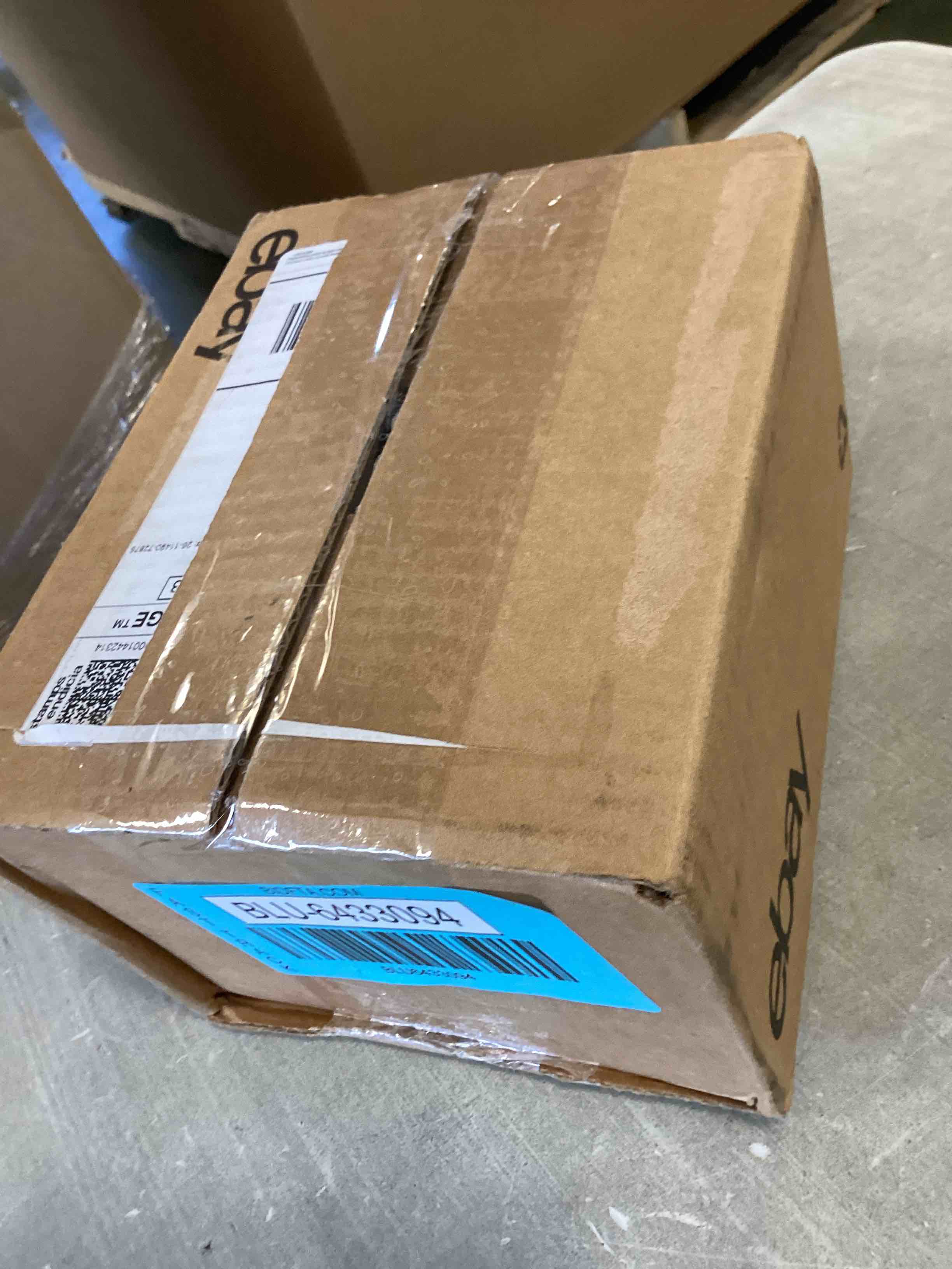https://s3.amazonaws.com/lotting-images-prod/bidfta/BLU6433094_1718136791501.jpeg