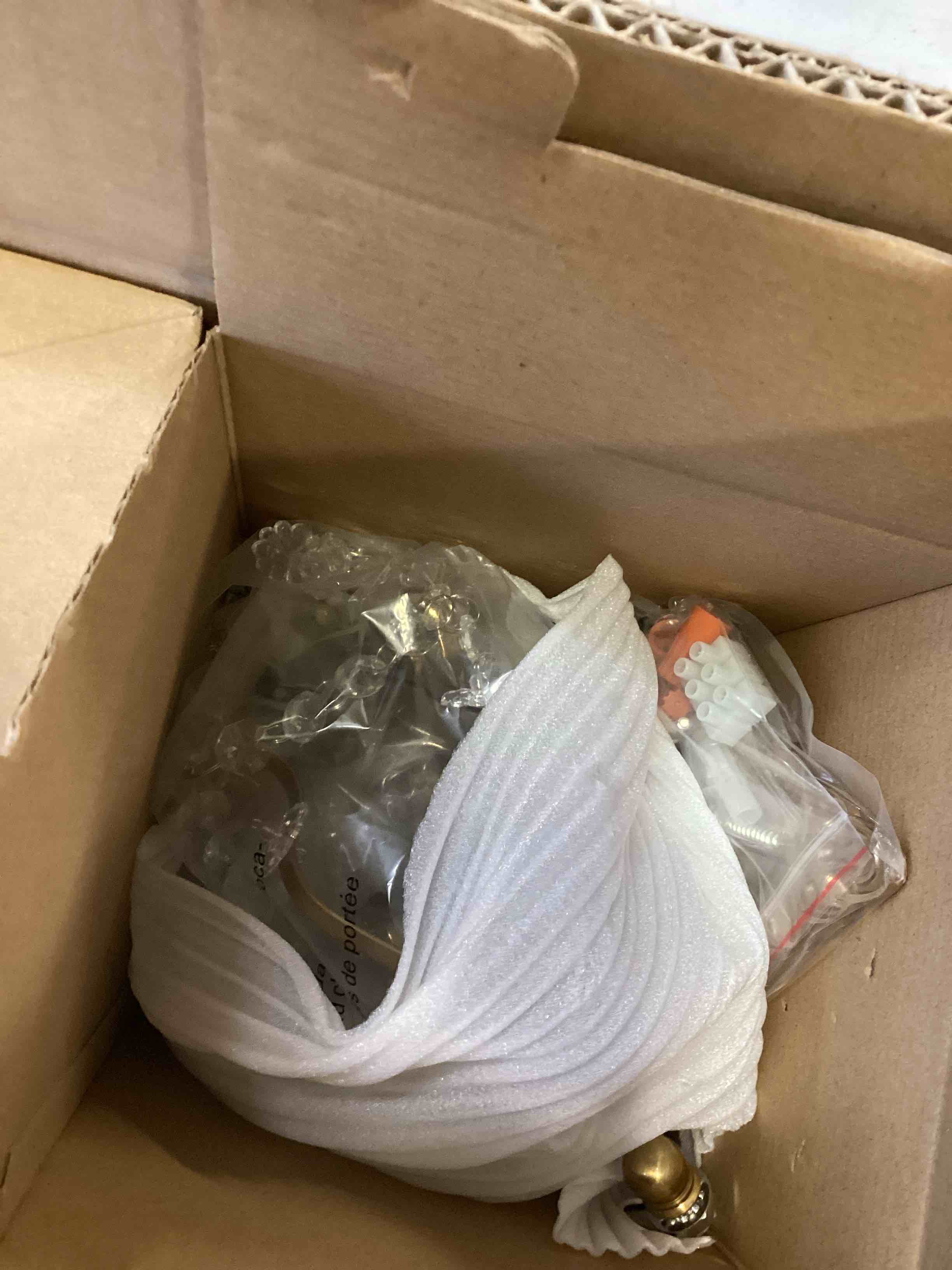 https://s3.amazonaws.com/lotting-images-prod/bidfta/BLU6433803_1718627120050.jpeg