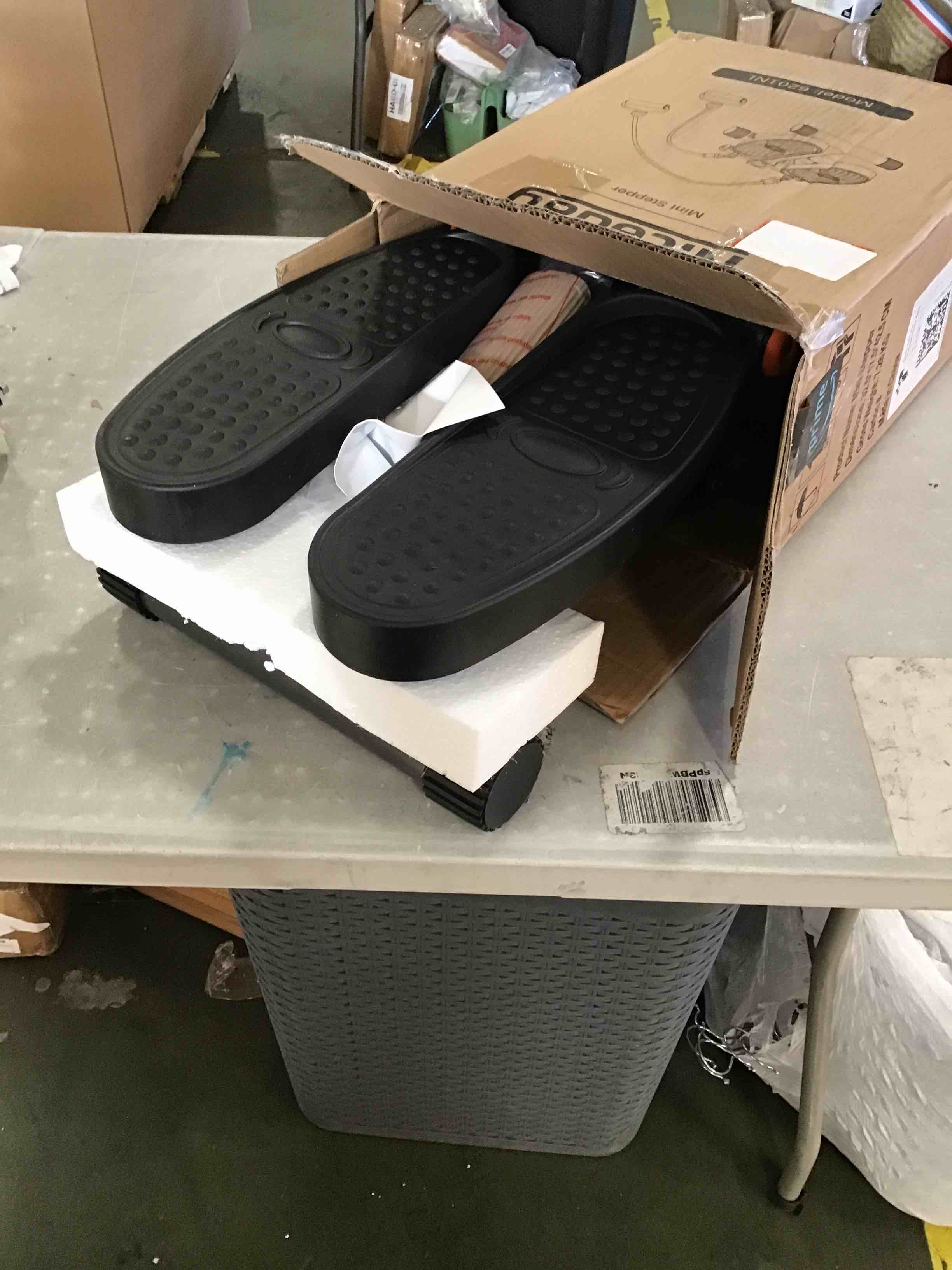 https://s3.amazonaws.com/lotting-images-prod/bidfta/BLU6435496_1718021194961.jpeg