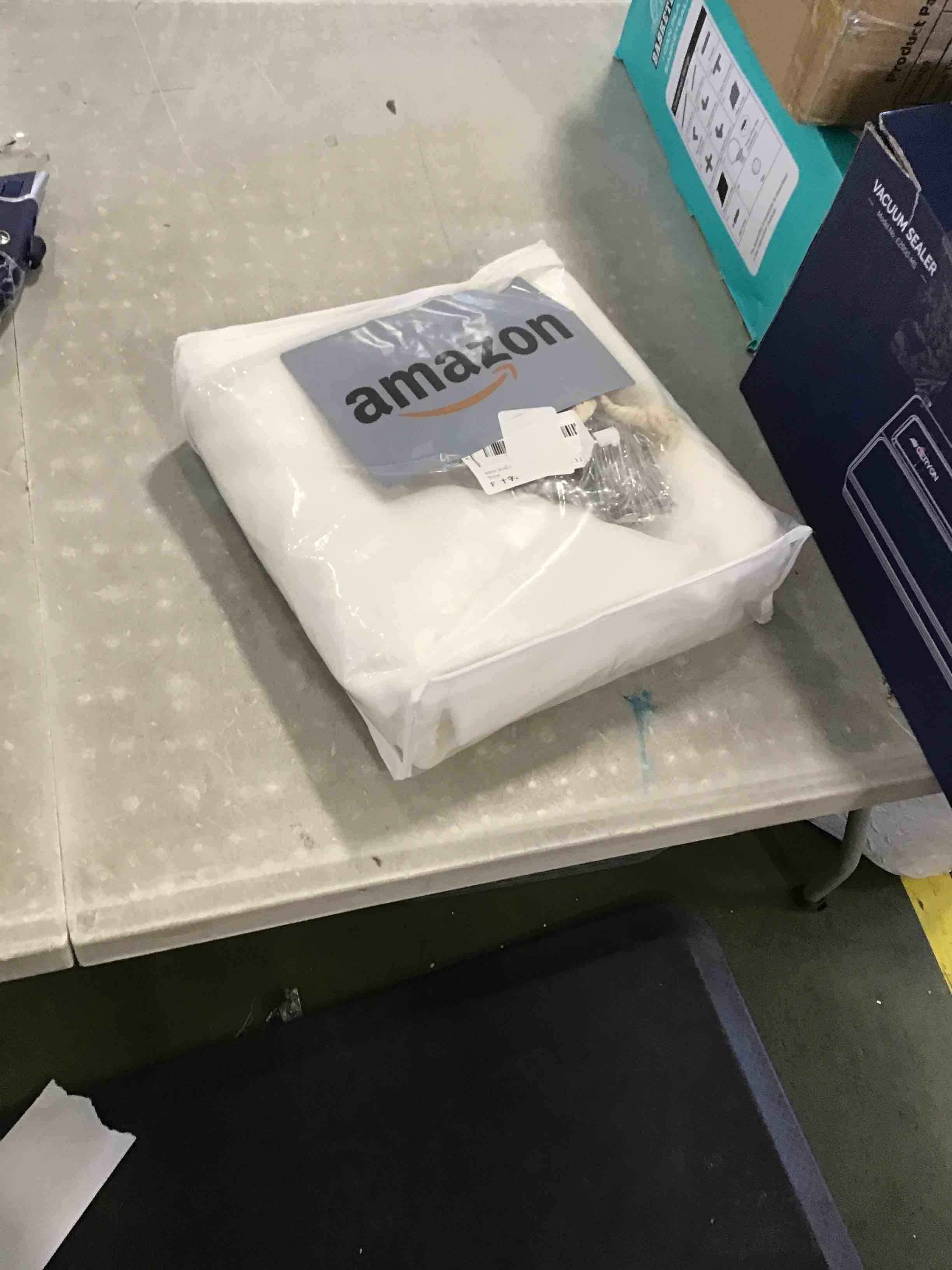 https://s3.amazonaws.com/lotting-images-prod/bidfta/BLU6435521_1718027120857.jpeg