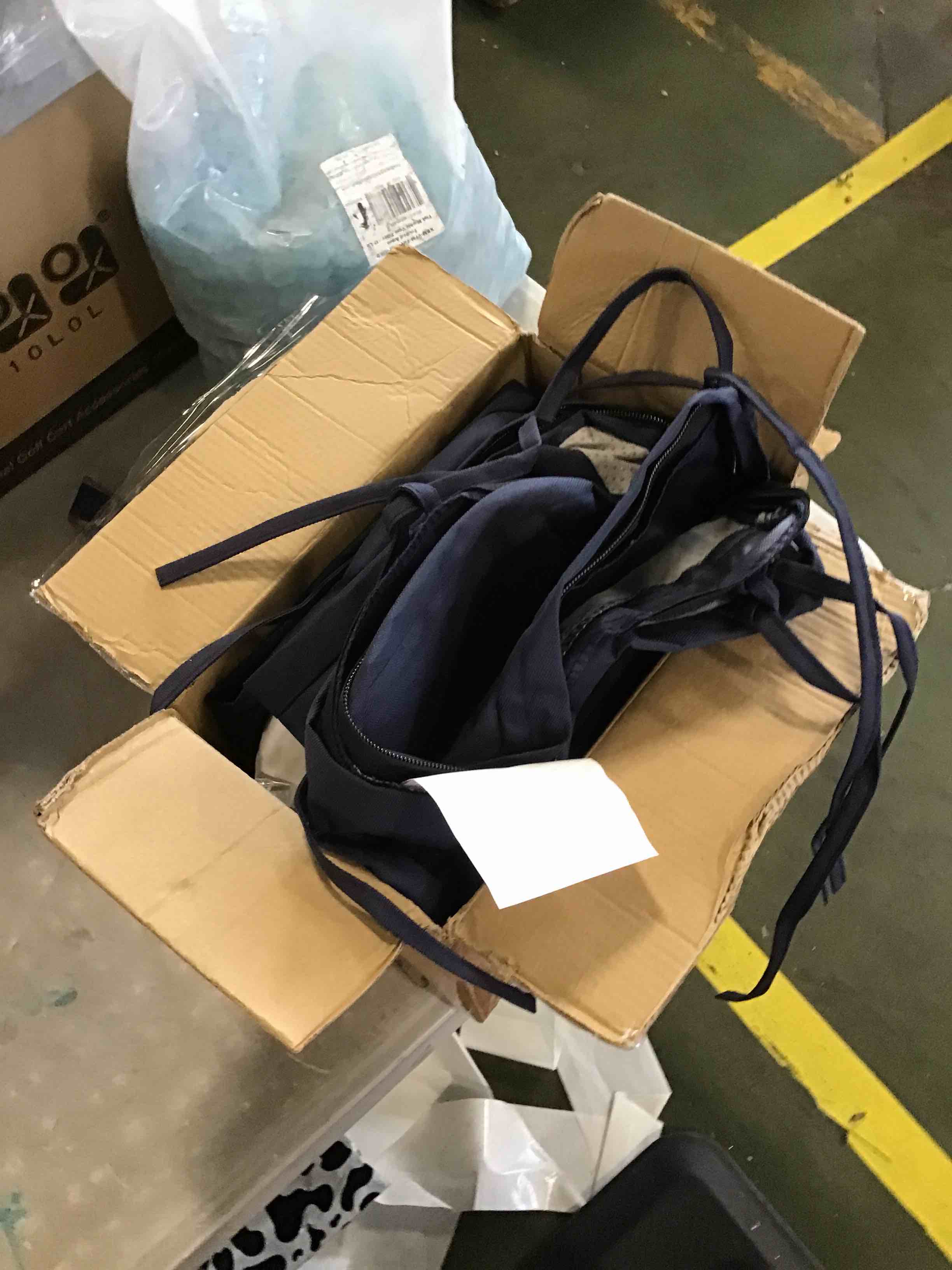https://s3.amazonaws.com/lotting-images-prod/bidfta/BLU6436810_1718396394504.jpeg