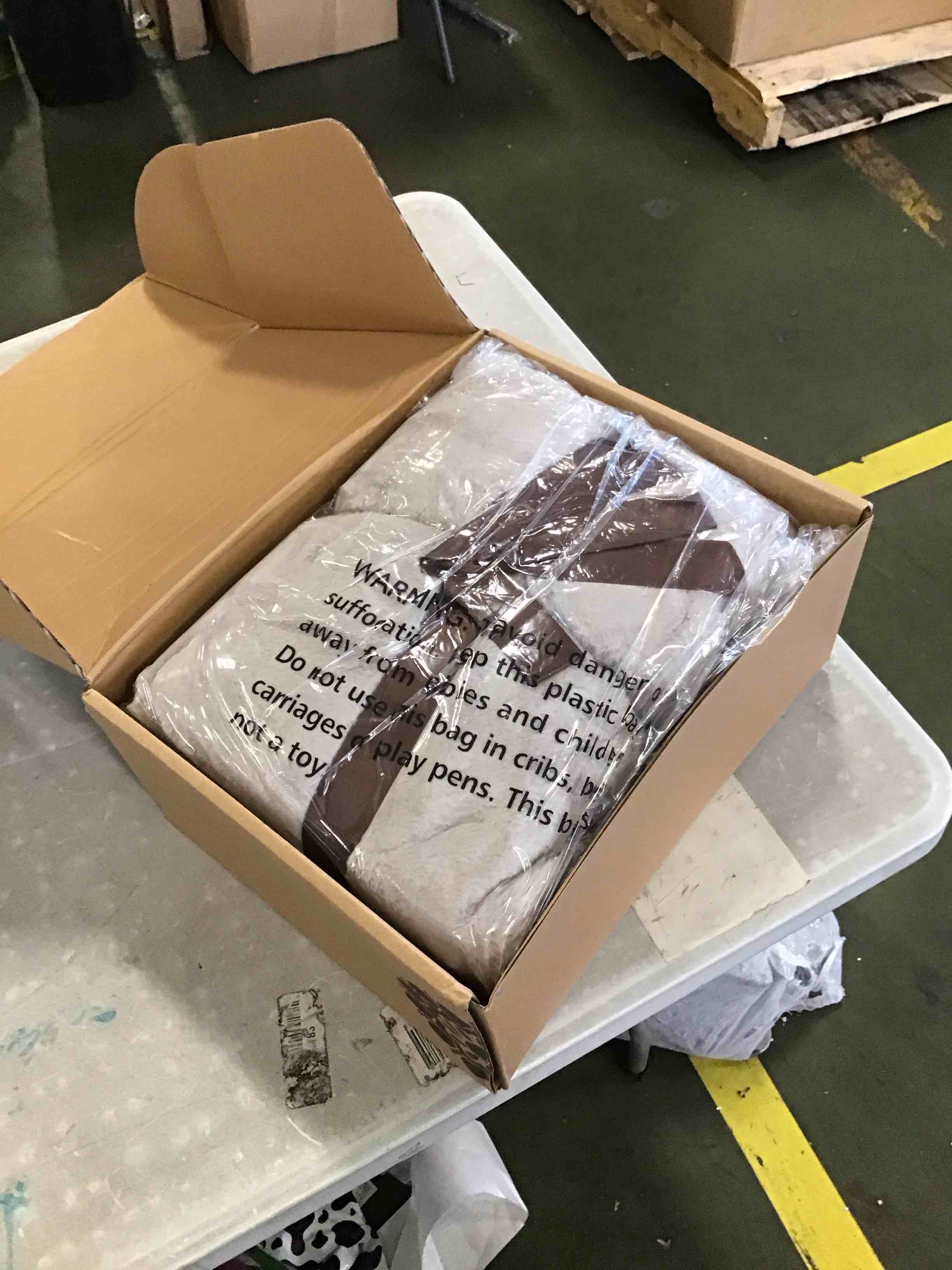 https://s3.amazonaws.com/lotting-images-prod/bidfta/BLU6436869_1718455024587.jpeg