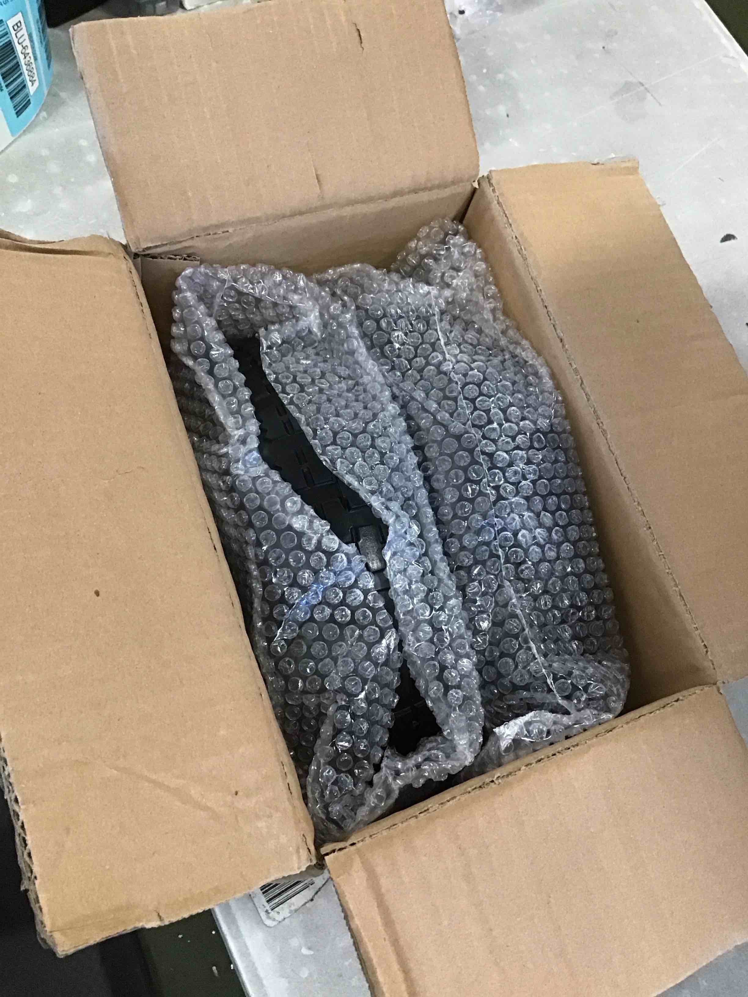 https://s3.amazonaws.com/lotting-images-prod/bidfta/BLU6436884_1718455998339.jpeg