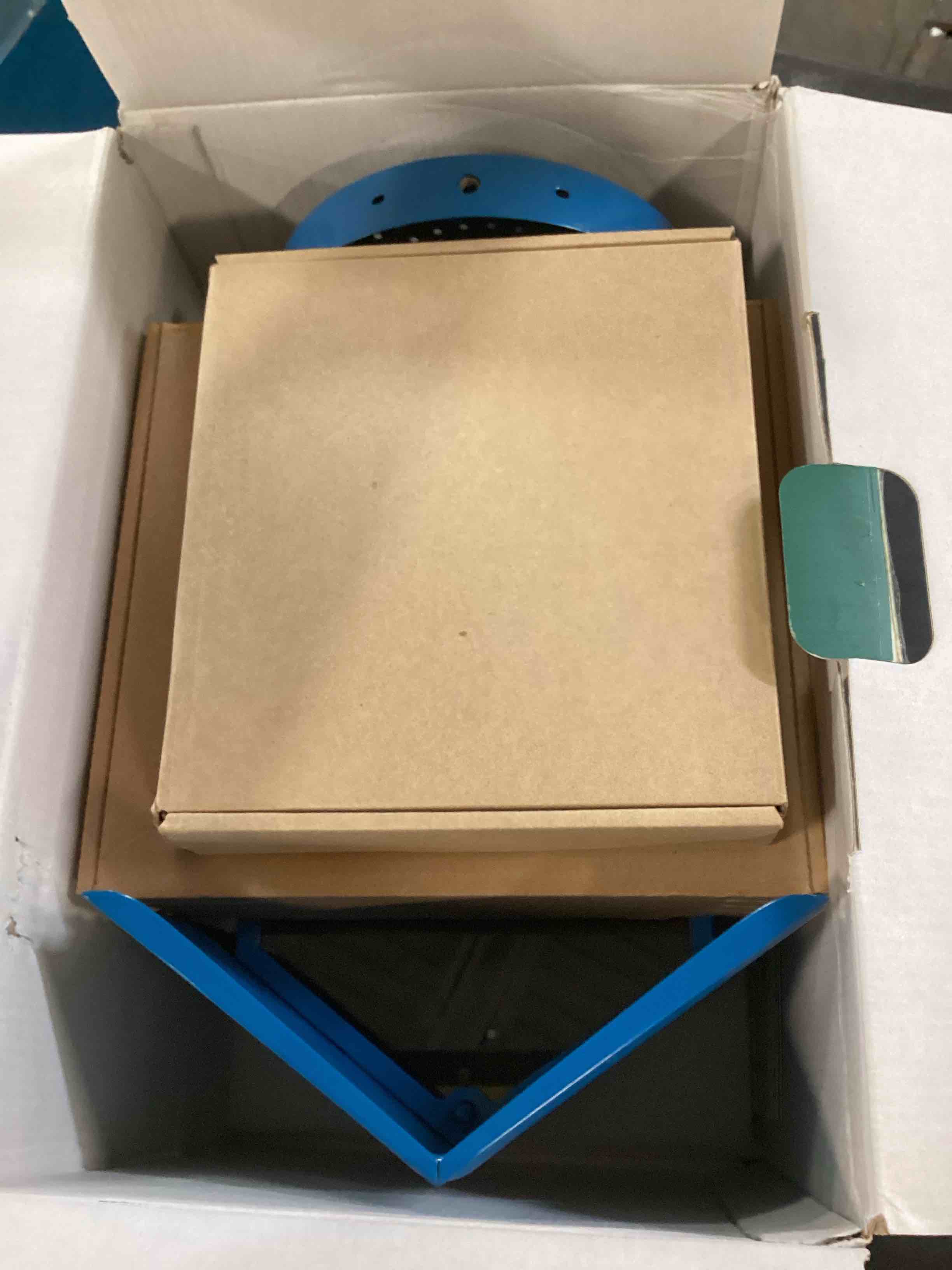 https://s3.amazonaws.com/lotting-images-prod/bidfta/BLU6437050_1718116433412.jpeg