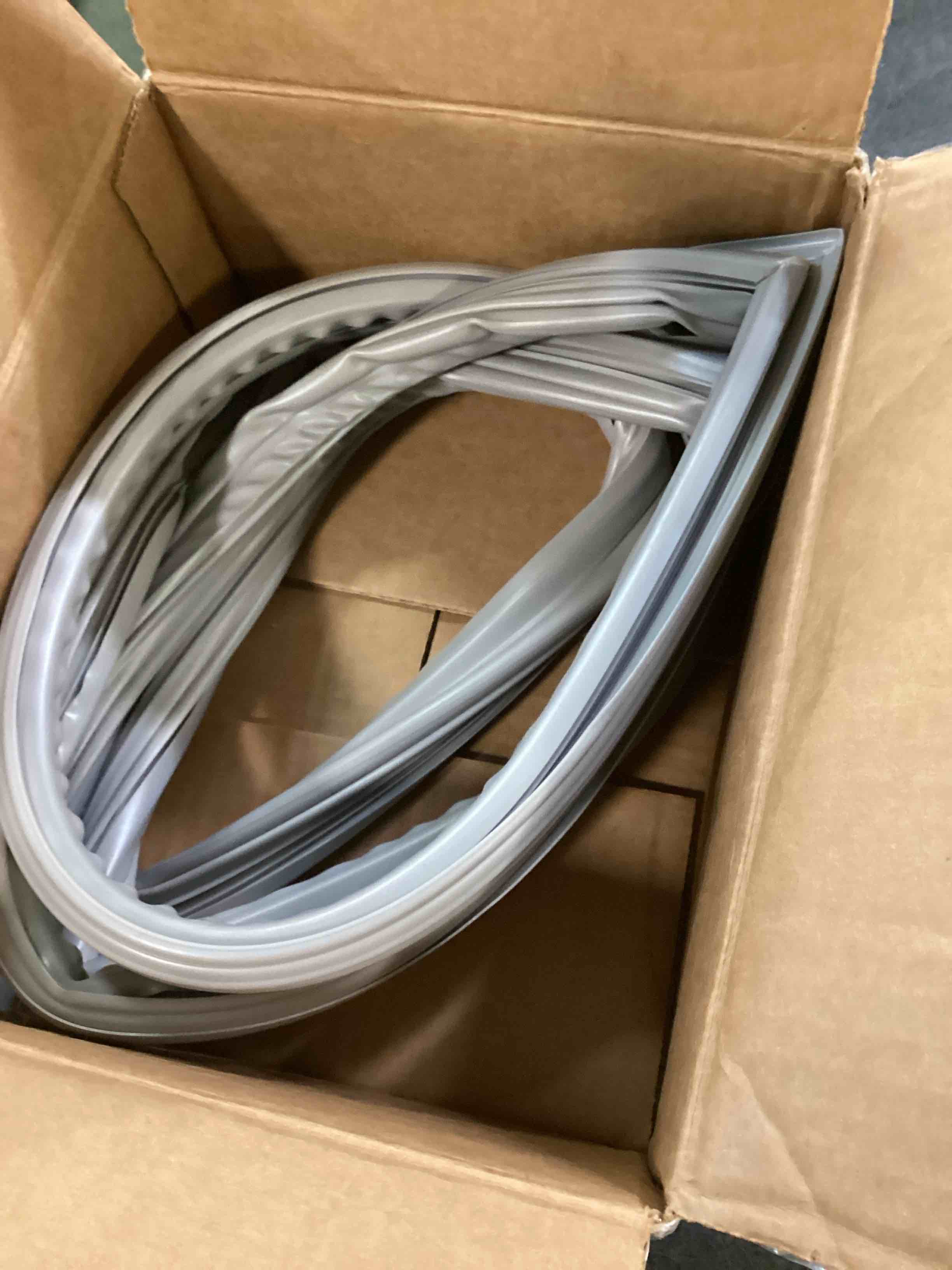 https://s3.amazonaws.com/lotting-images-prod/bidfta/BLU6437273_1718200206555.jpeg