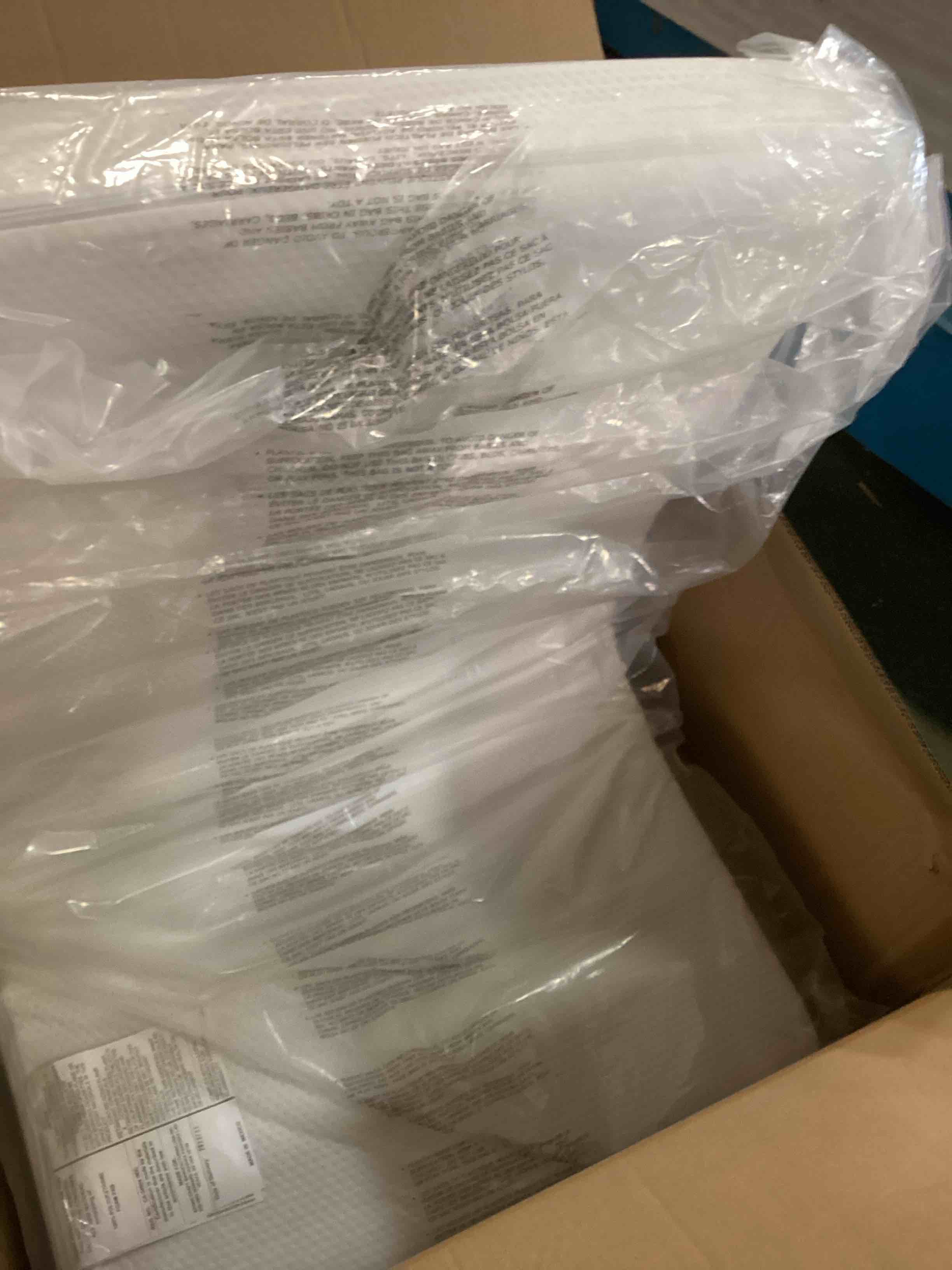 https://s3.amazonaws.com/lotting-images-prod/bidfta/BLU6437490_1718280722273.jpeg