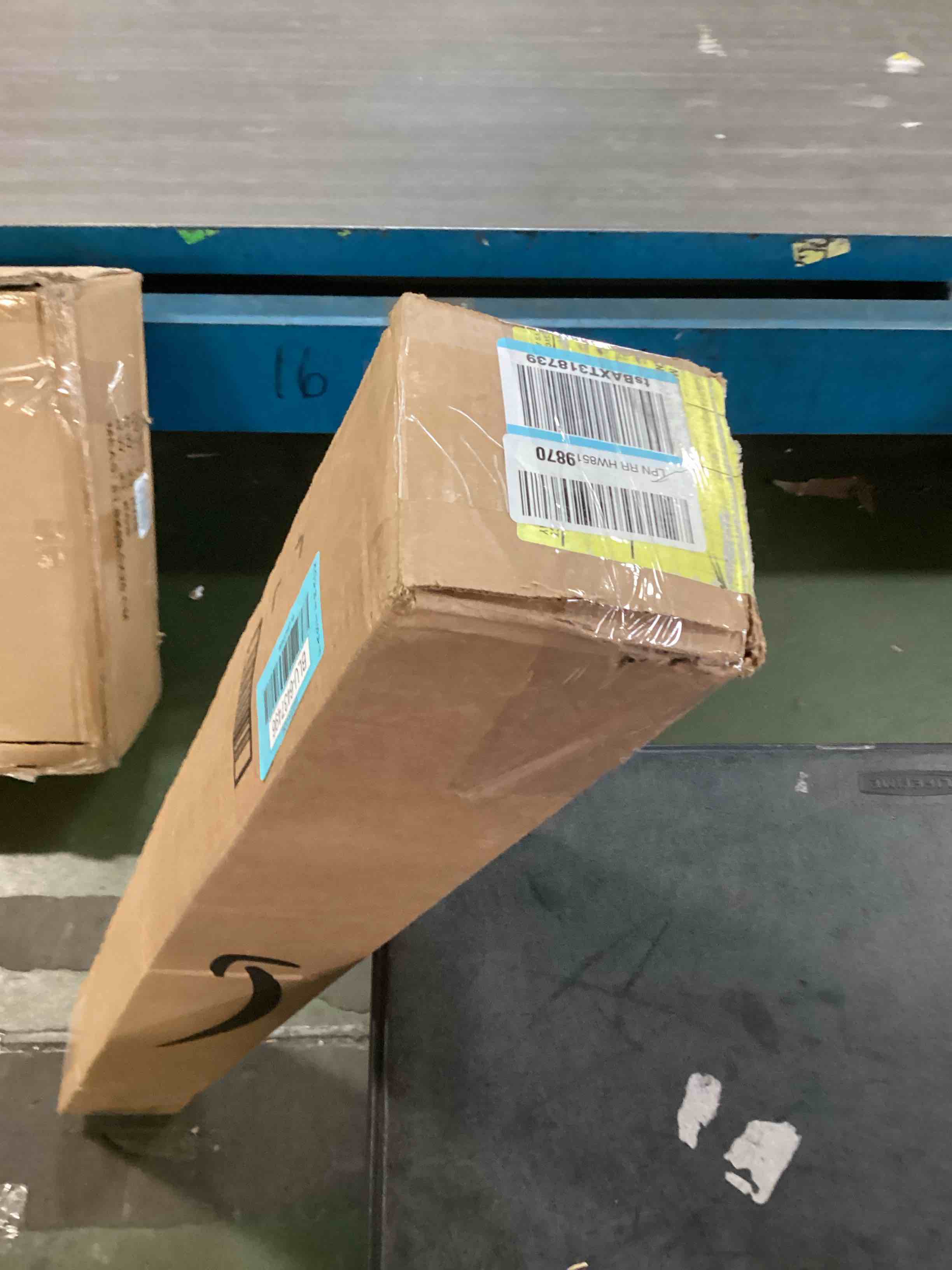https://s3.amazonaws.com/lotting-images-prod/bidfta/BLU6437496_1718282277451.jpeg