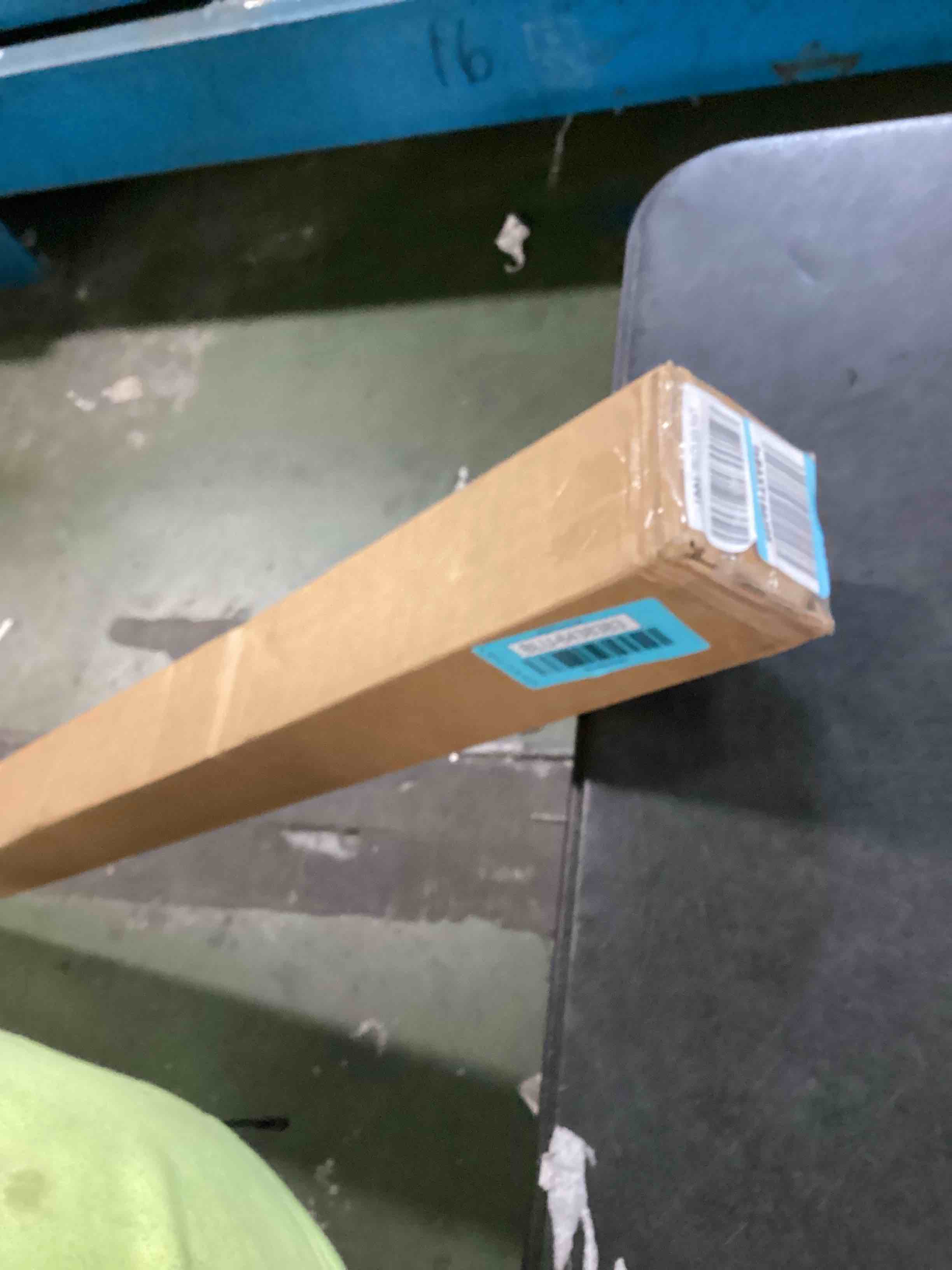 https://s3.amazonaws.com/lotting-images-prod/bidfta/BLU6438383_1718710341858.jpeg