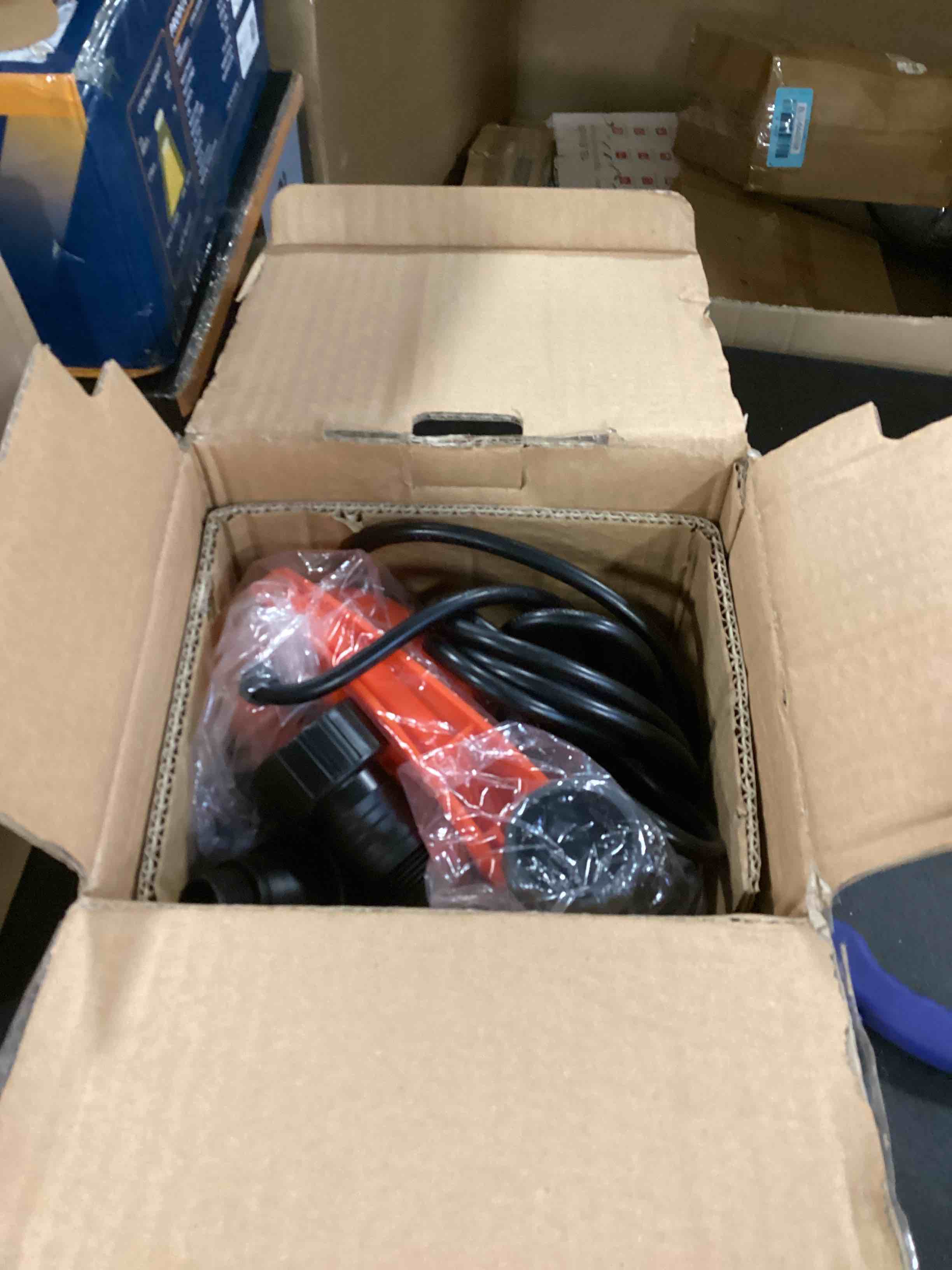 https://s3.amazonaws.com/lotting-images-prod/bidfta/BLU6440769_1718367640294.jpeg