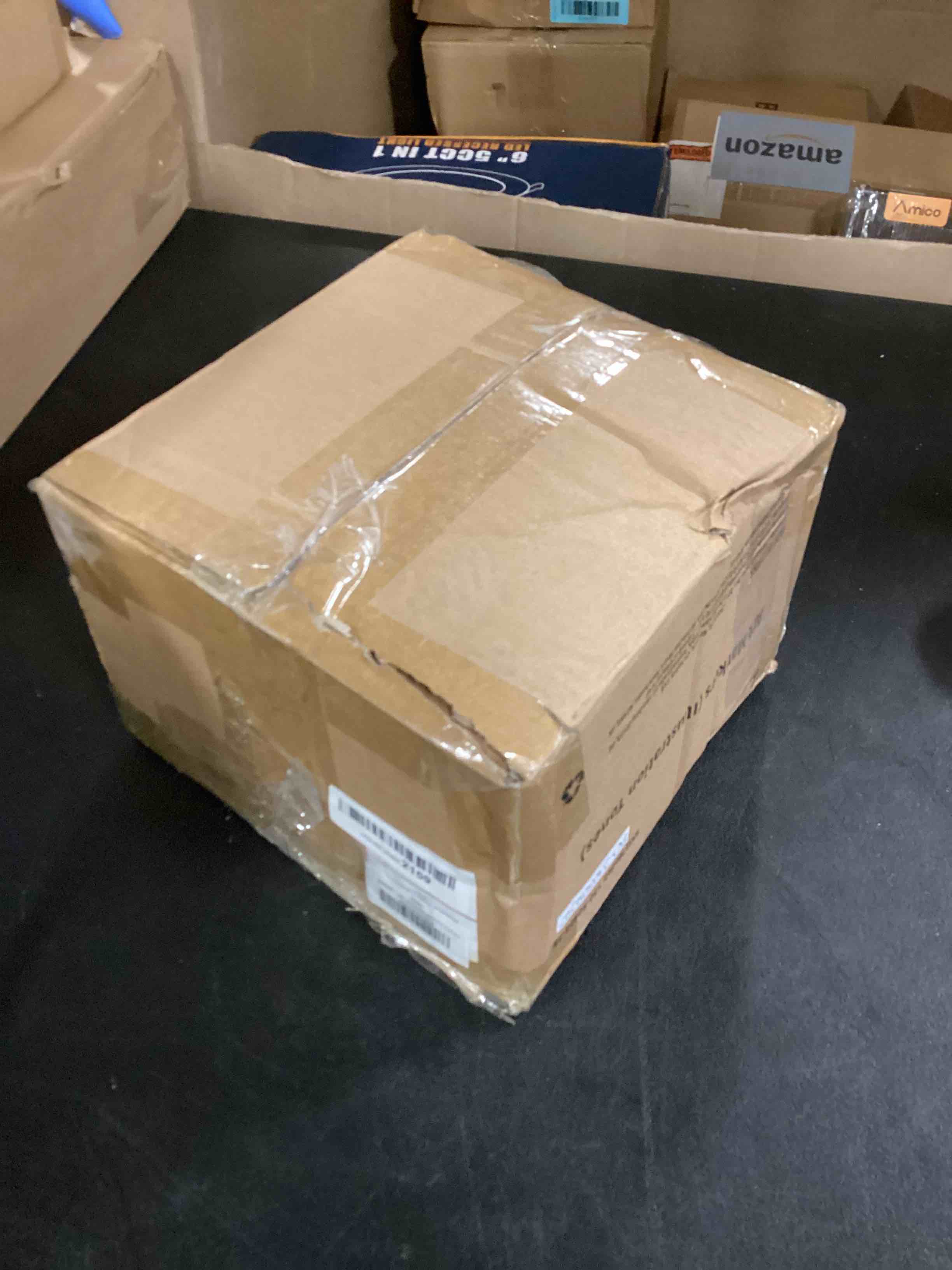 https://s3.amazonaws.com/lotting-images-prod/bidfta/BLU6440779_1718369430094.jpeg