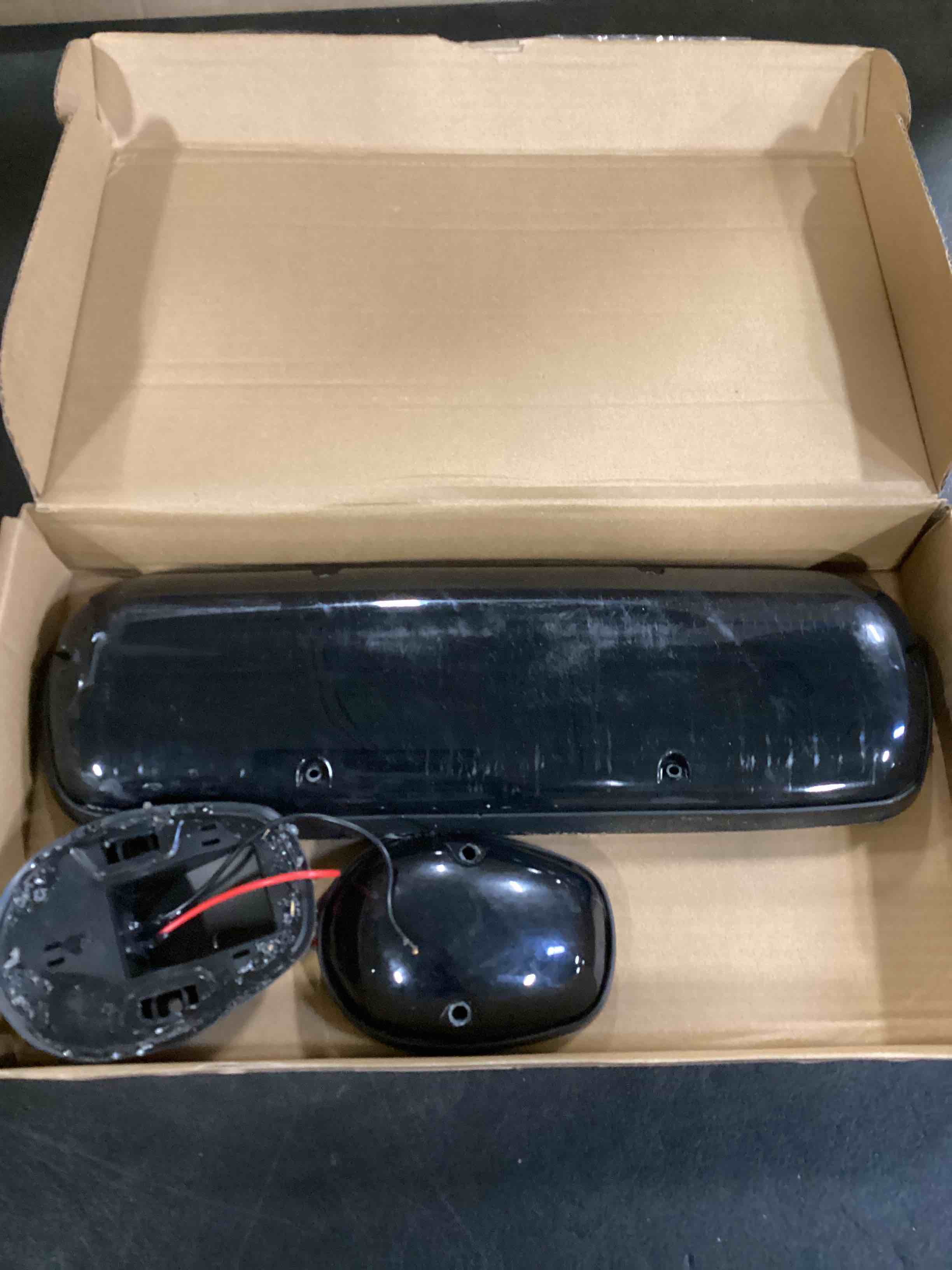 https://s3.amazonaws.com/lotting-images-prod/bidfta/BLU6440780_1718369592512.jpeg