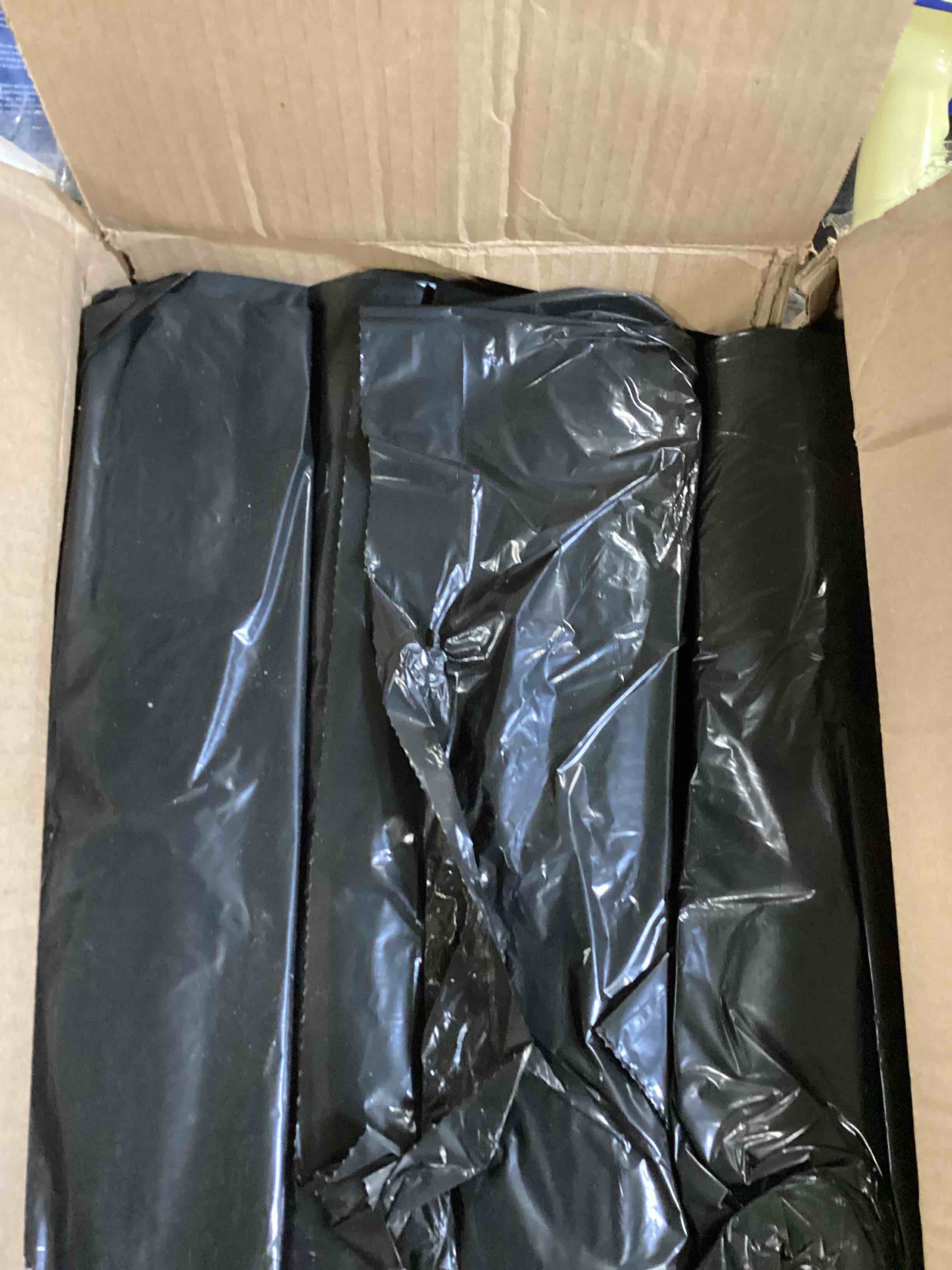 https://s3.amazonaws.com/lotting-images-prod/bidfta/BLU6440831_1718384666444.jpeg