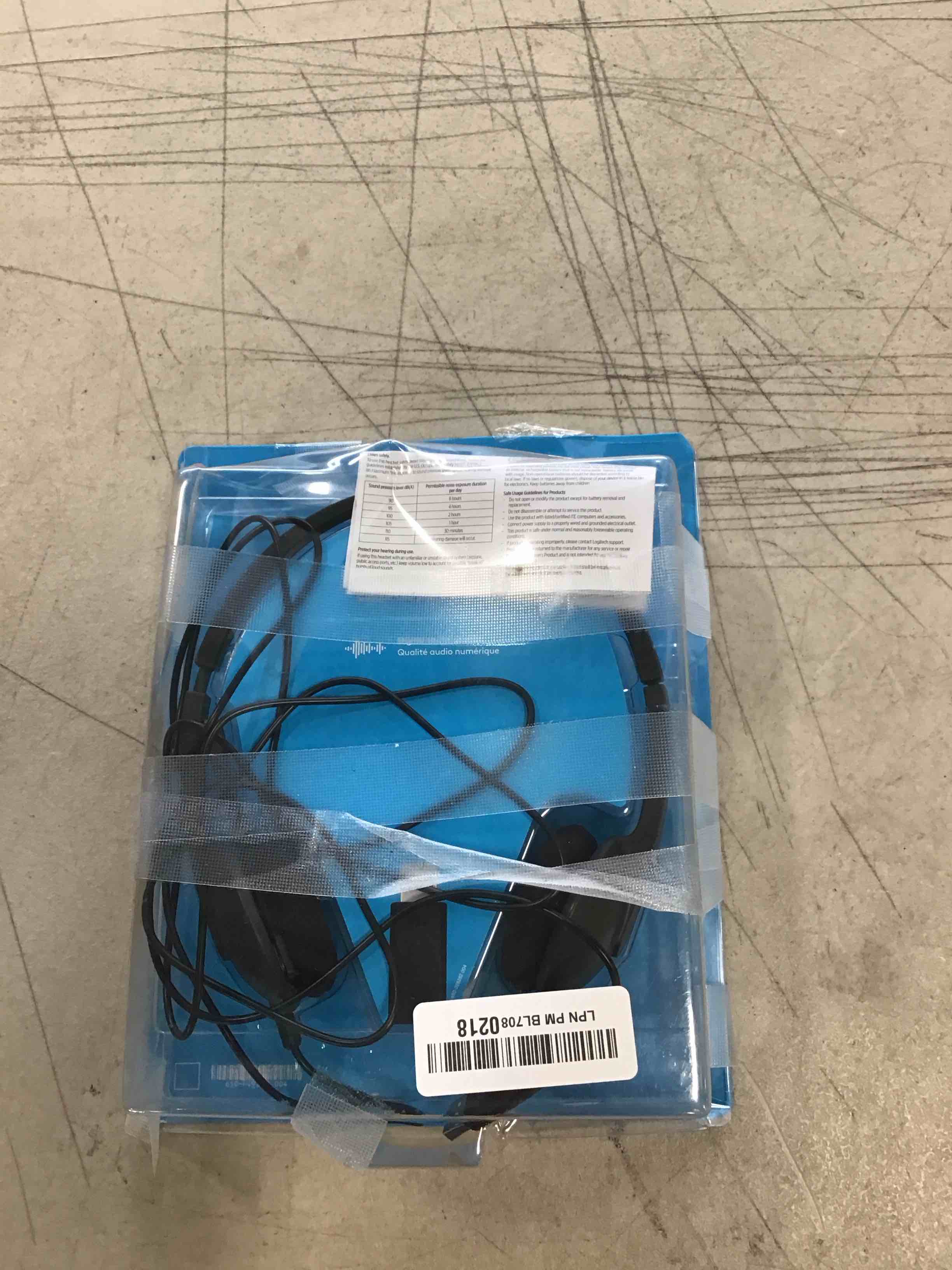 https://s3.amazonaws.com/lotting-images-prod/bidfta/BLU6441731_1721764750580.jpeg