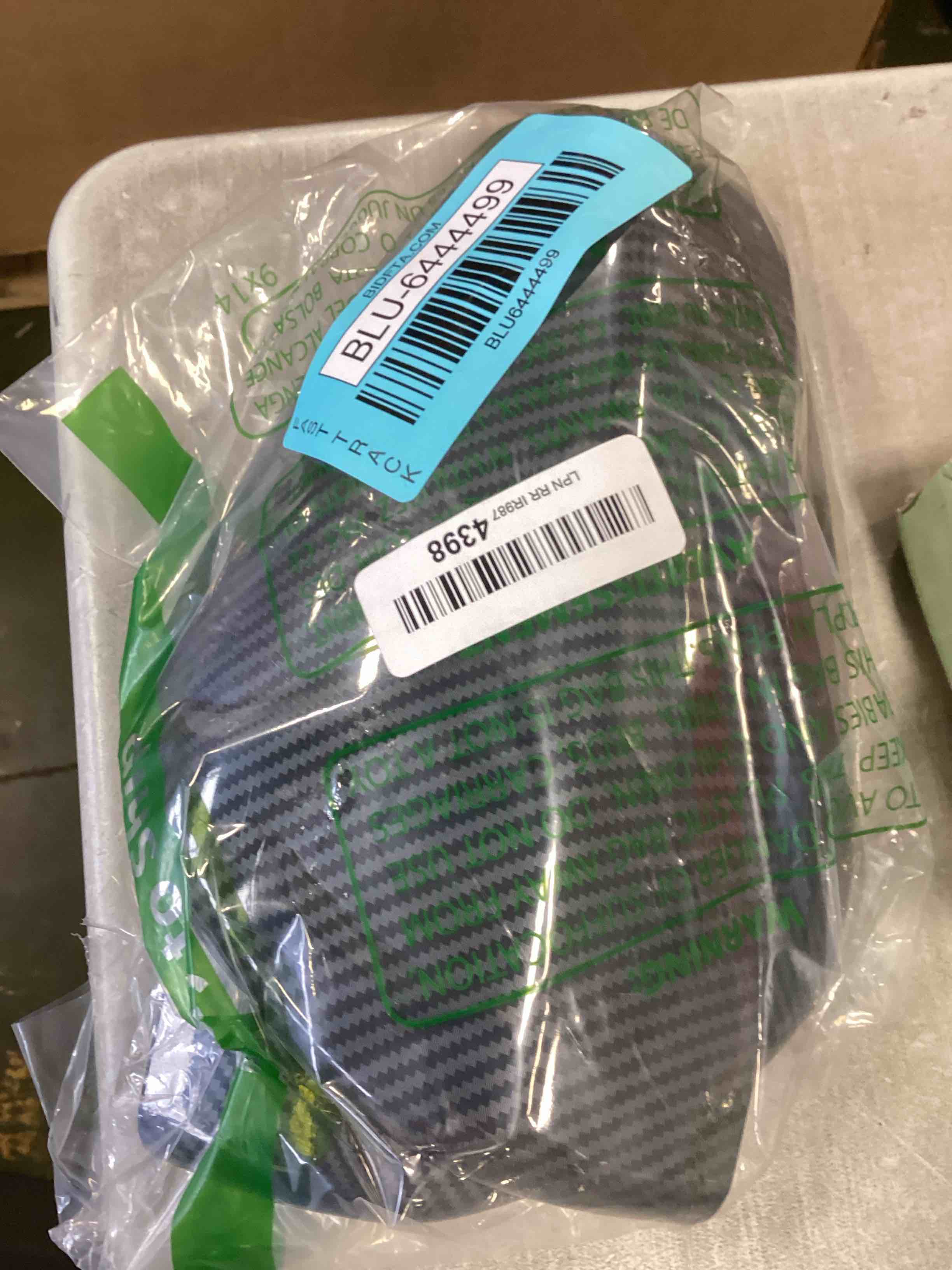 https://s3.amazonaws.com/lotting-images-prod/bidfta/BLU6444499_1717244336110.jpeg