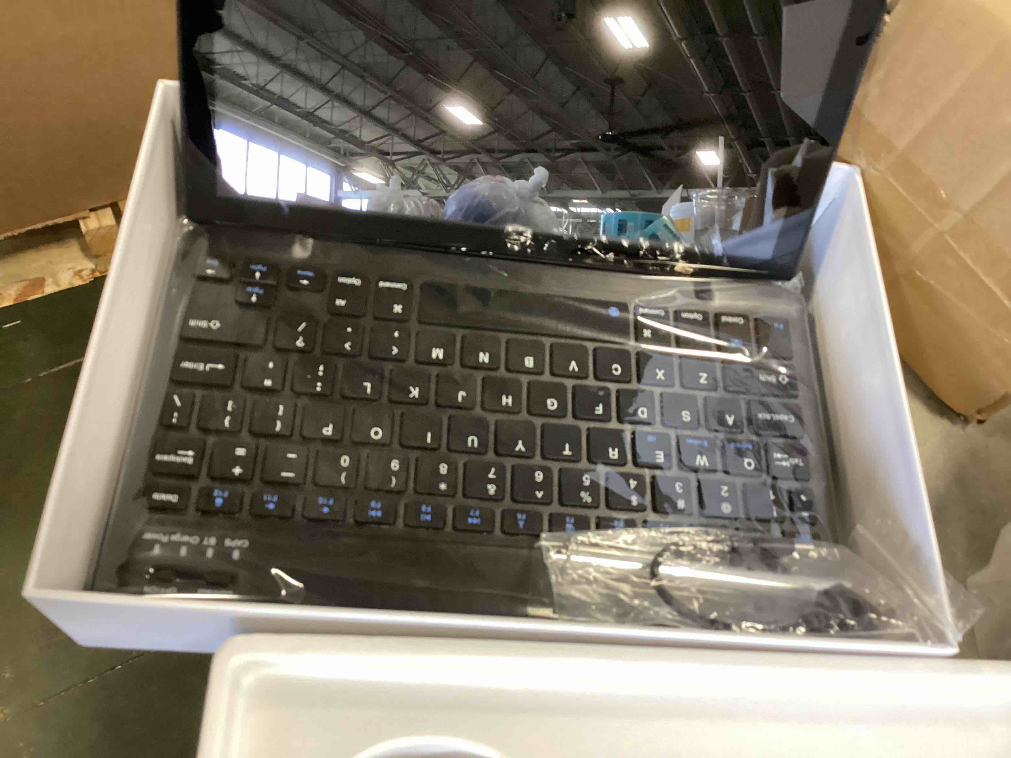 https://s3.amazonaws.com/lotting-images-prod/bidfta/BLU6444605_1717252427924.jpeg