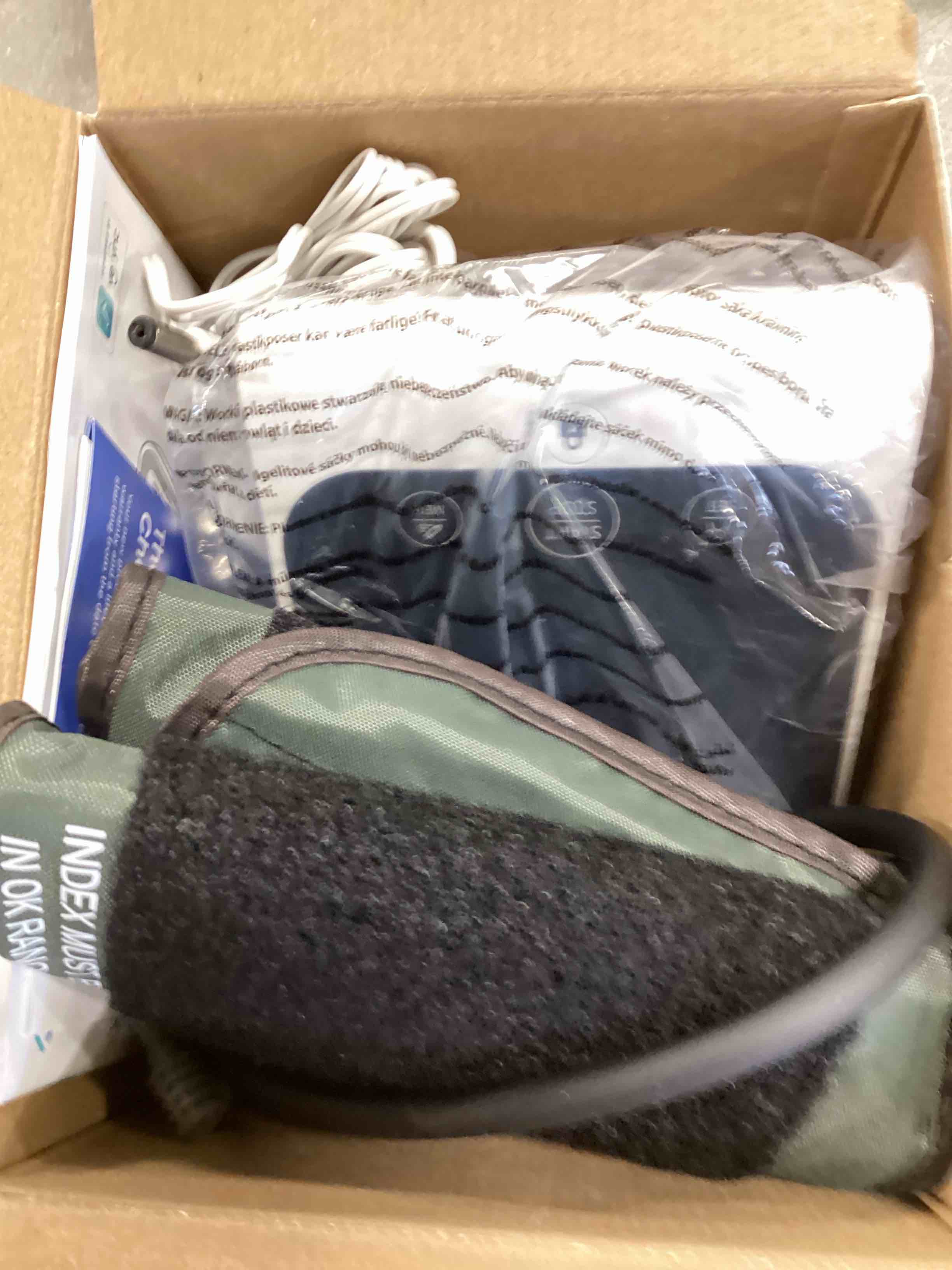 https://s3.amazonaws.com/lotting-images-prod/bidfta/BLU6444826_1717416073653.jpeg