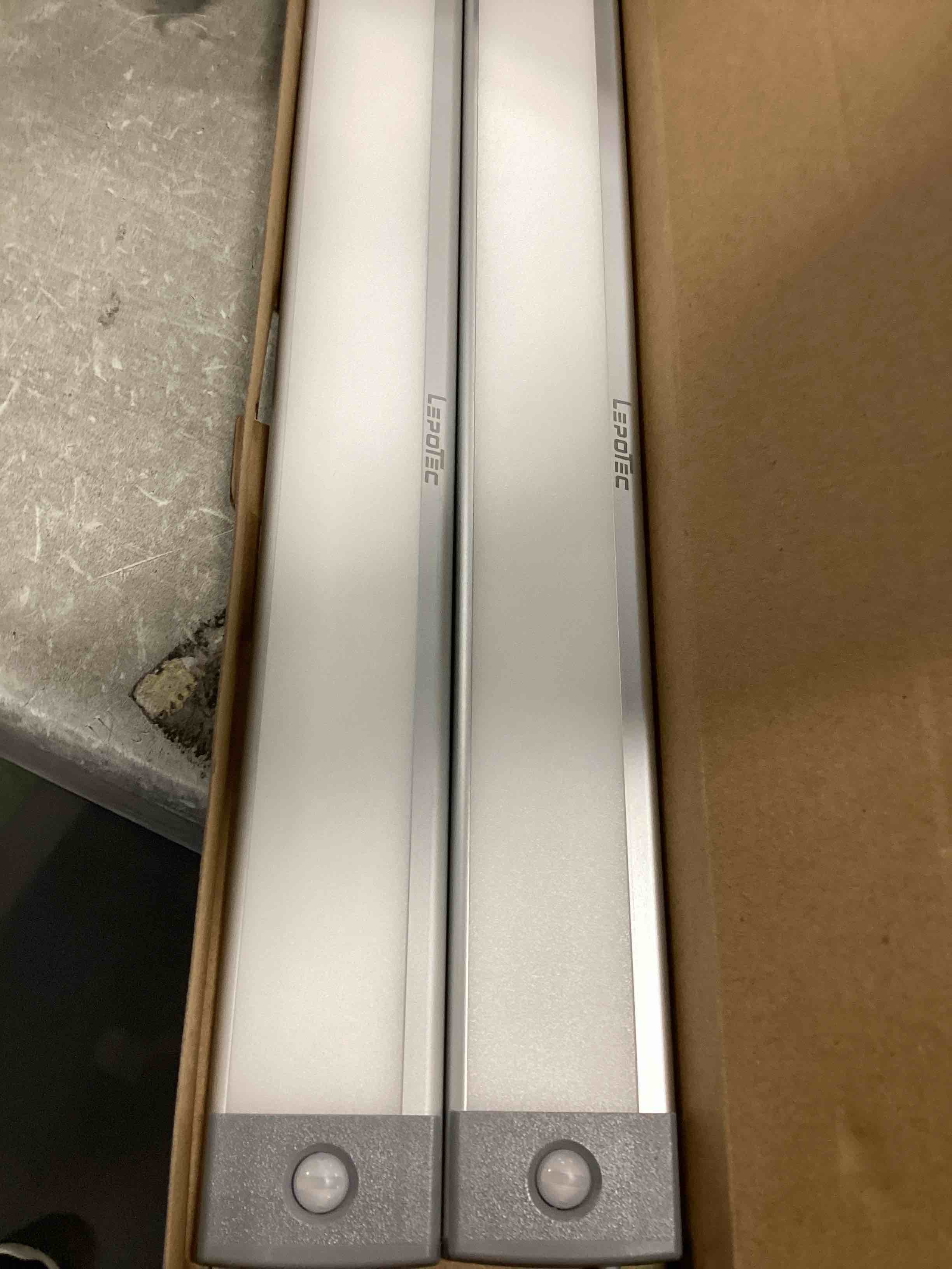 https://s3.amazonaws.com/lotting-images-prod/bidfta/BLU6444847_1717417645903.jpeg