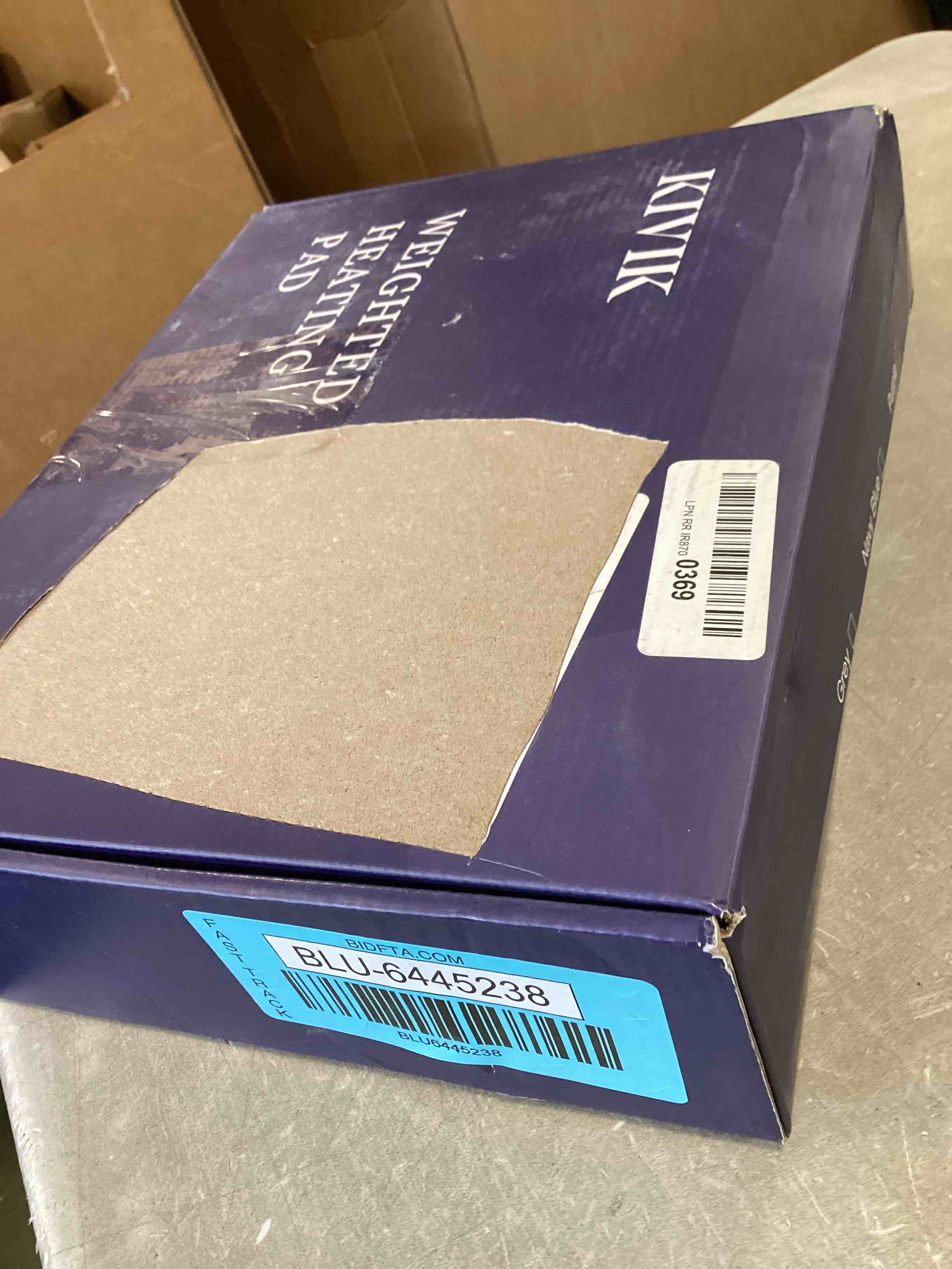 https://s3.amazonaws.com/lotting-images-prod/bidfta/BLU6445238_1717515459089.jpeg